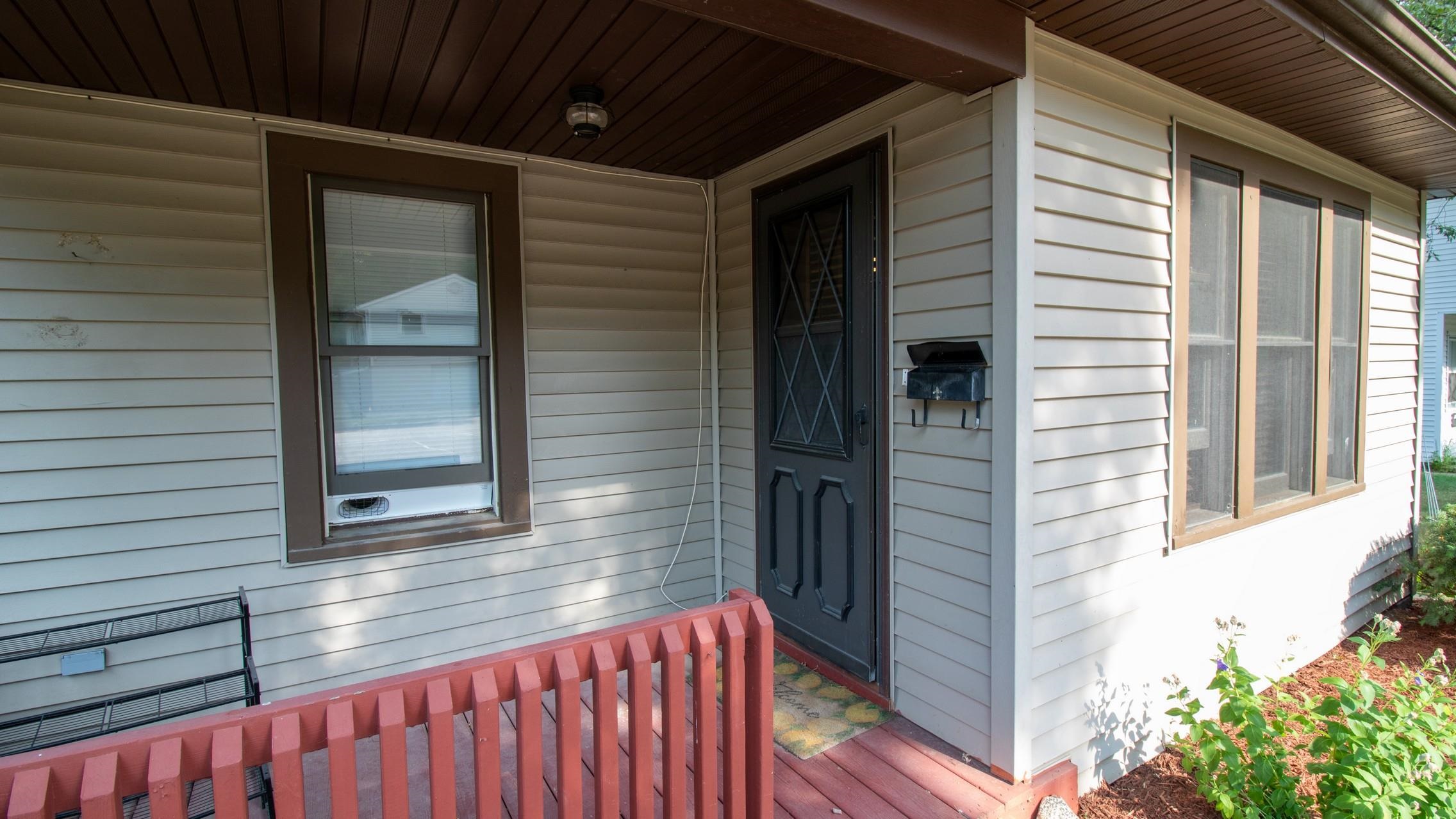 1431 N 1ST AVENUE, Wausau, Wisconsin 54401, 2 Bedrooms Bedrooms, ,1 BathroomBathrooms,Residential,For Sale,1431 N 1ST AVENUE,22604052
