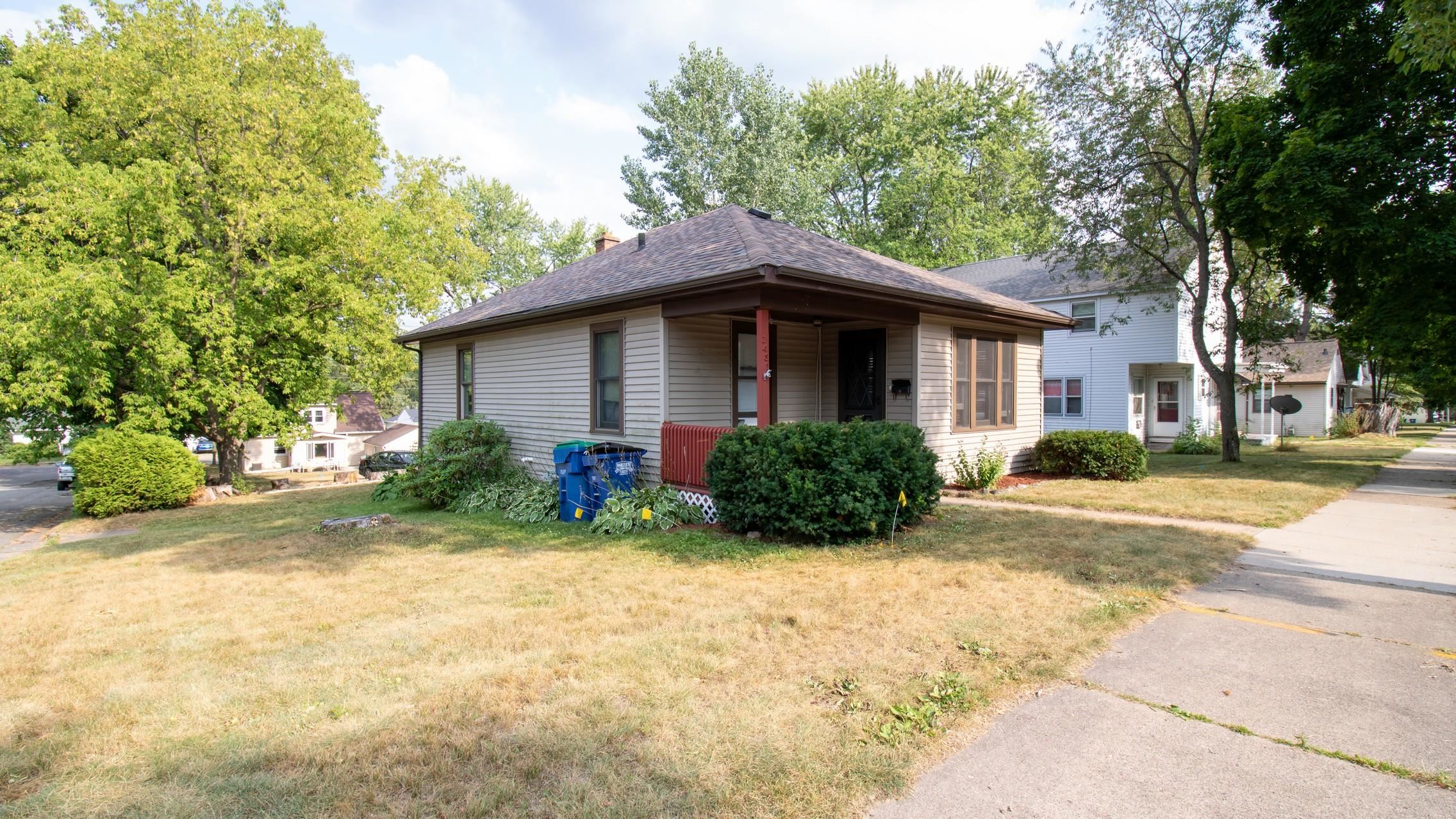 1431 N 1ST AVENUE, Wausau, Wisconsin 54401, 2 Bedrooms Bedrooms, ,1 BathroomBathrooms,Residential,For Sale,1431 N 1ST AVENUE,22604052