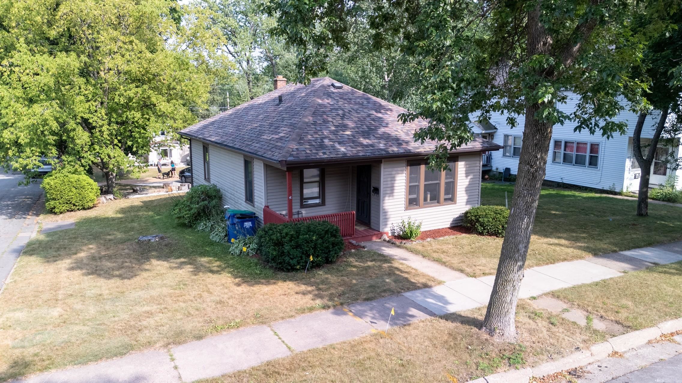 1431 N 1ST AVENUE, Wausau, Wisconsin 54401, 2 Bedrooms Bedrooms, ,1 BathroomBathrooms,Residential,For Sale,1431 N 1ST AVENUE,22604052