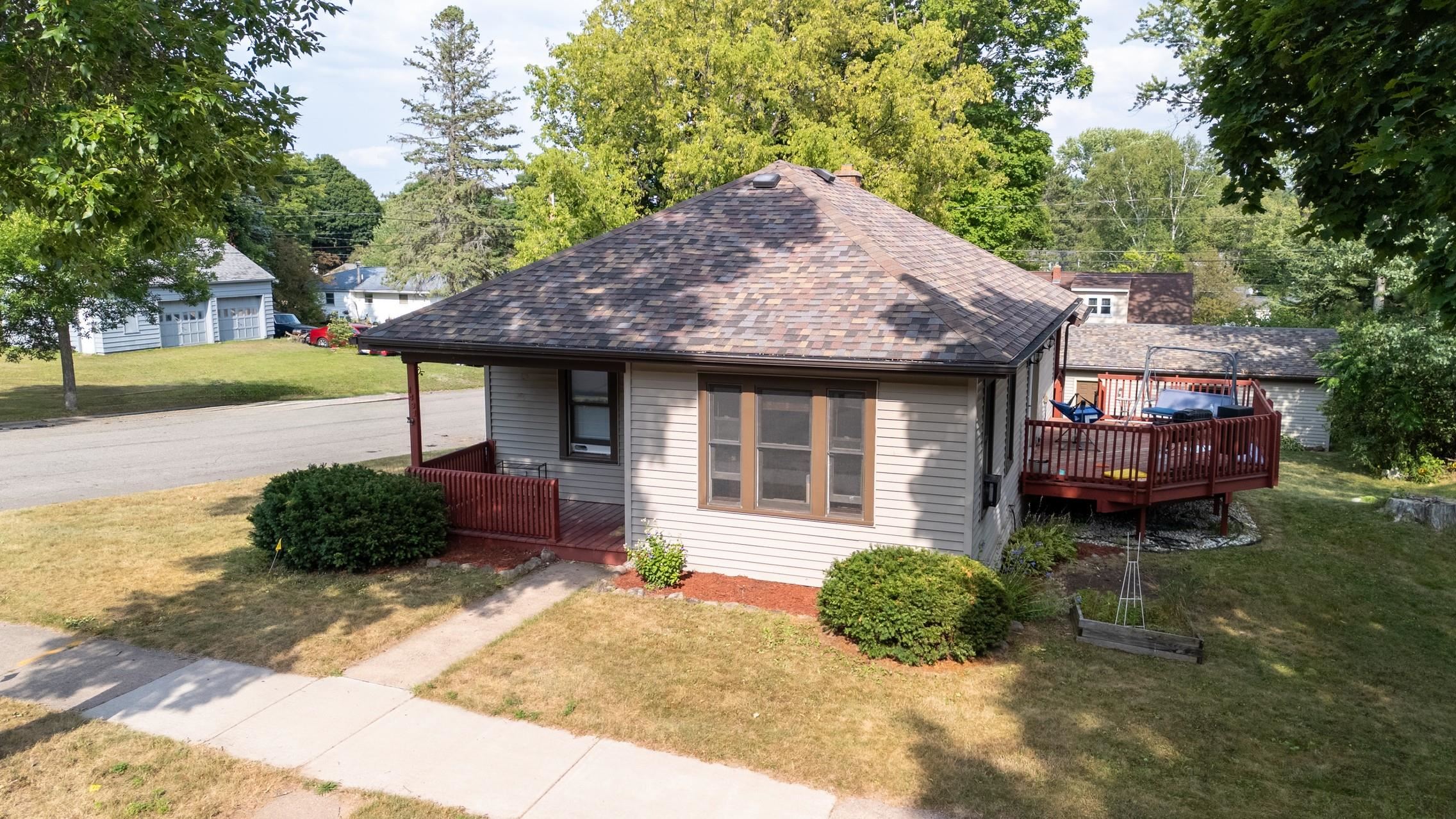 1431 N 1ST AVENUE, Wausau, Wisconsin 54401, 2 Bedrooms Bedrooms, ,1 BathroomBathrooms,Residential,For Sale,1431 N 1ST AVENUE,22604052