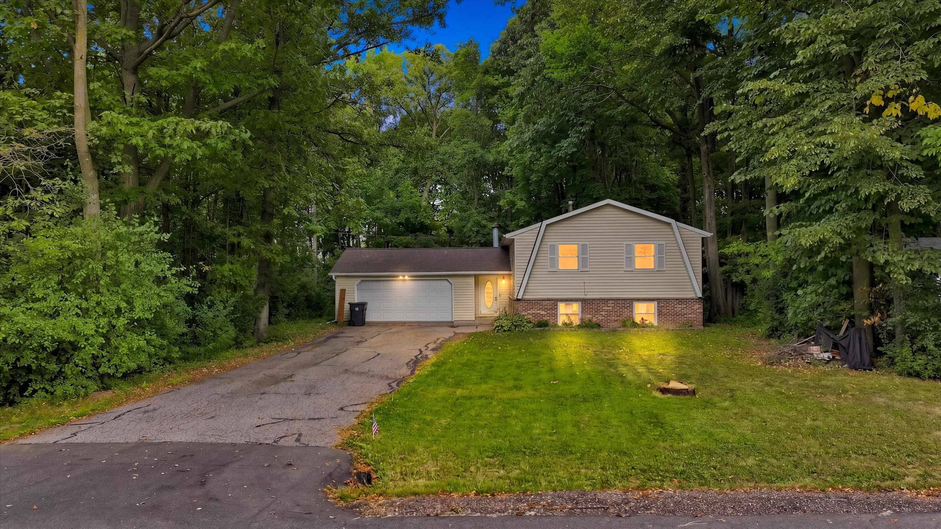 1007 W KALSCHED STREET, Marshfield, Wisconsin 54449, 3 Bedrooms Bedrooms, ,2 BathroomsBathrooms,Residential,For Sale,1007 W KALSCHED STREET,22604059