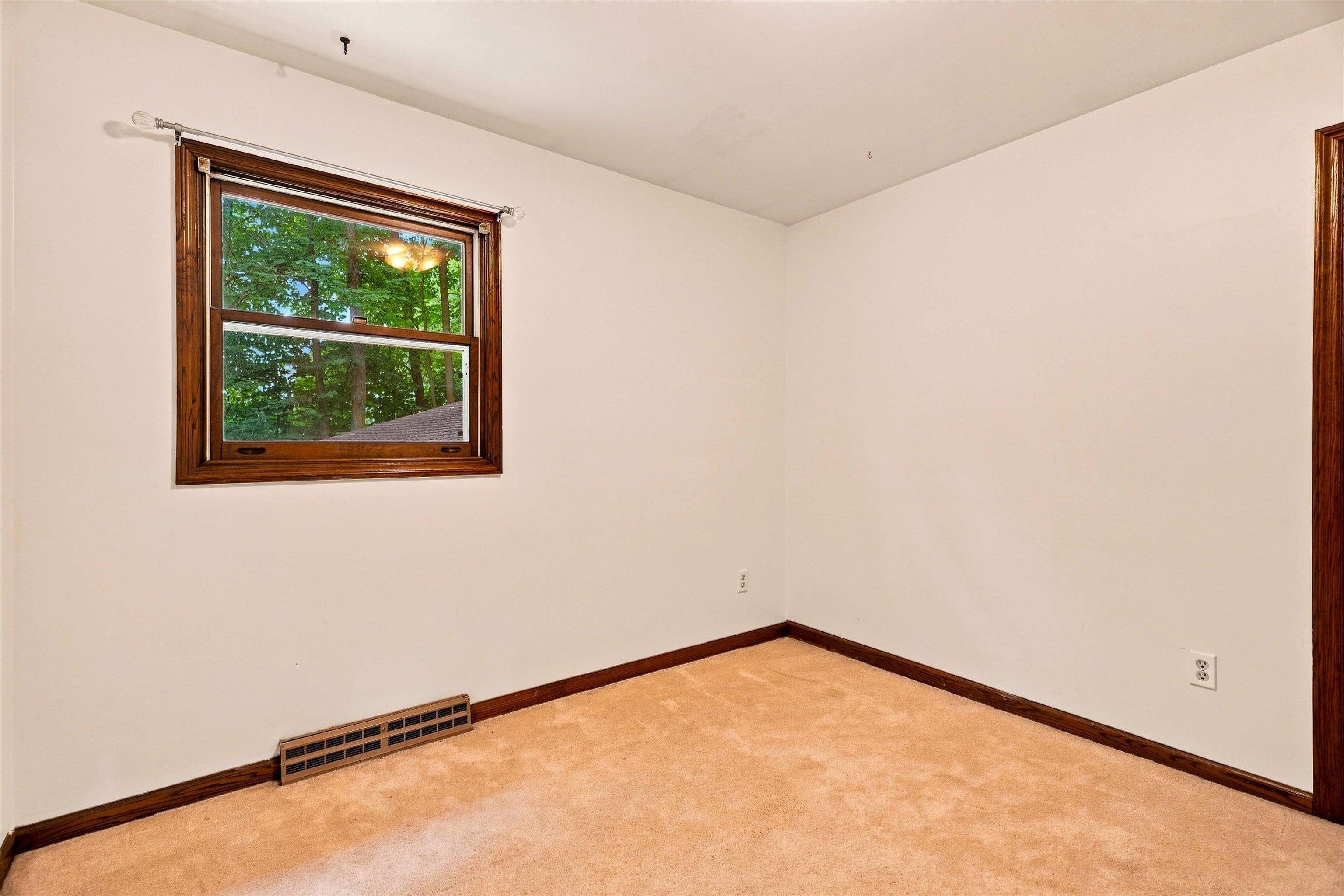 1007 W KALSCHED STREET, Marshfield, Wisconsin 54449, 3 Bedrooms Bedrooms, ,2 BathroomsBathrooms,Residential,For Sale,1007 W KALSCHED STREET,22604059