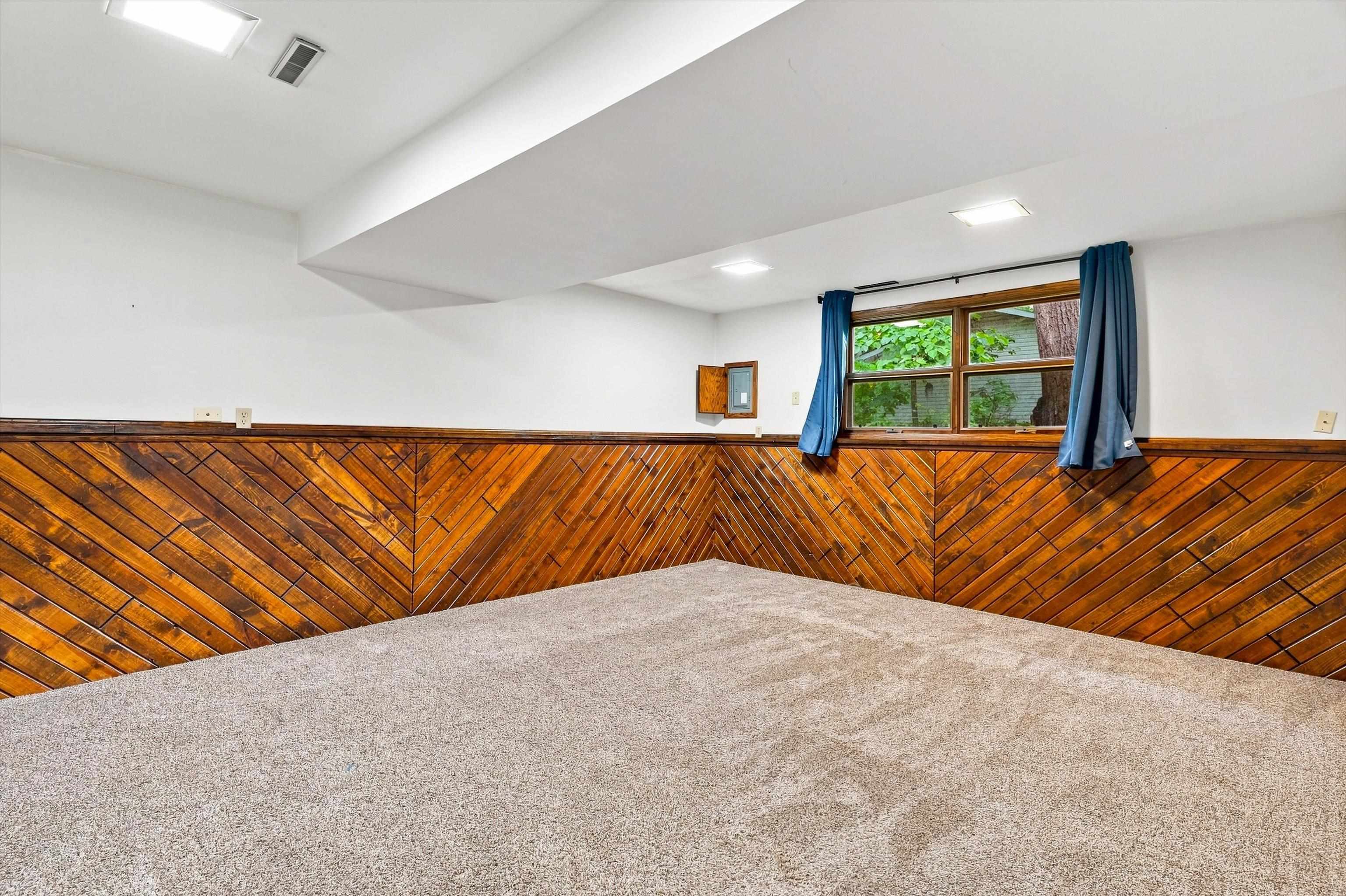 1007 W KALSCHED STREET, Marshfield, Wisconsin 54449, 3 Bedrooms Bedrooms, ,2 BathroomsBathrooms,Residential,For Sale,1007 W KALSCHED STREET,22604059