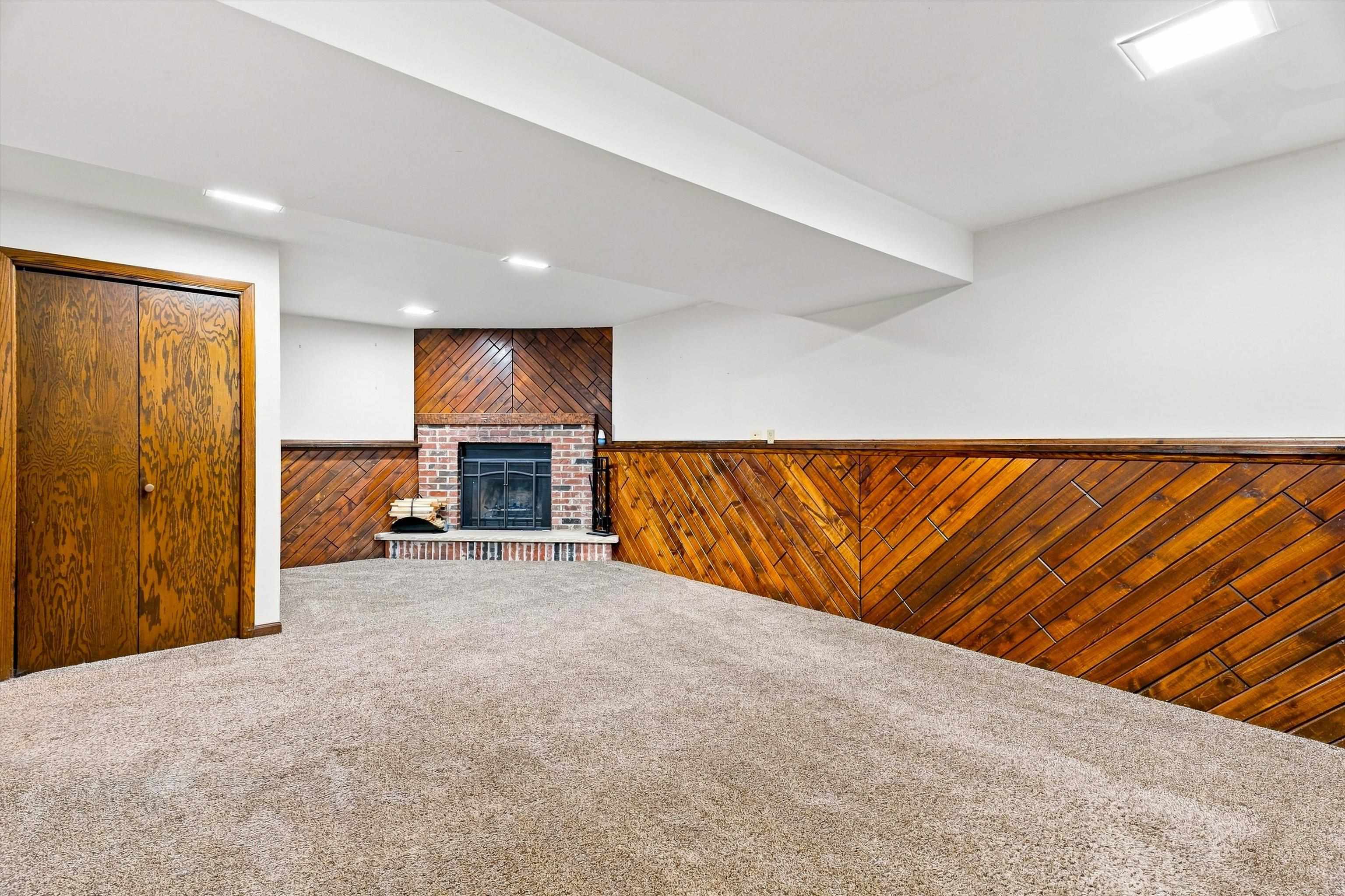 1007 W KALSCHED STREET, Marshfield, Wisconsin 54449, 3 Bedrooms Bedrooms, ,2 BathroomsBathrooms,Residential,For Sale,1007 W KALSCHED STREET,22604059