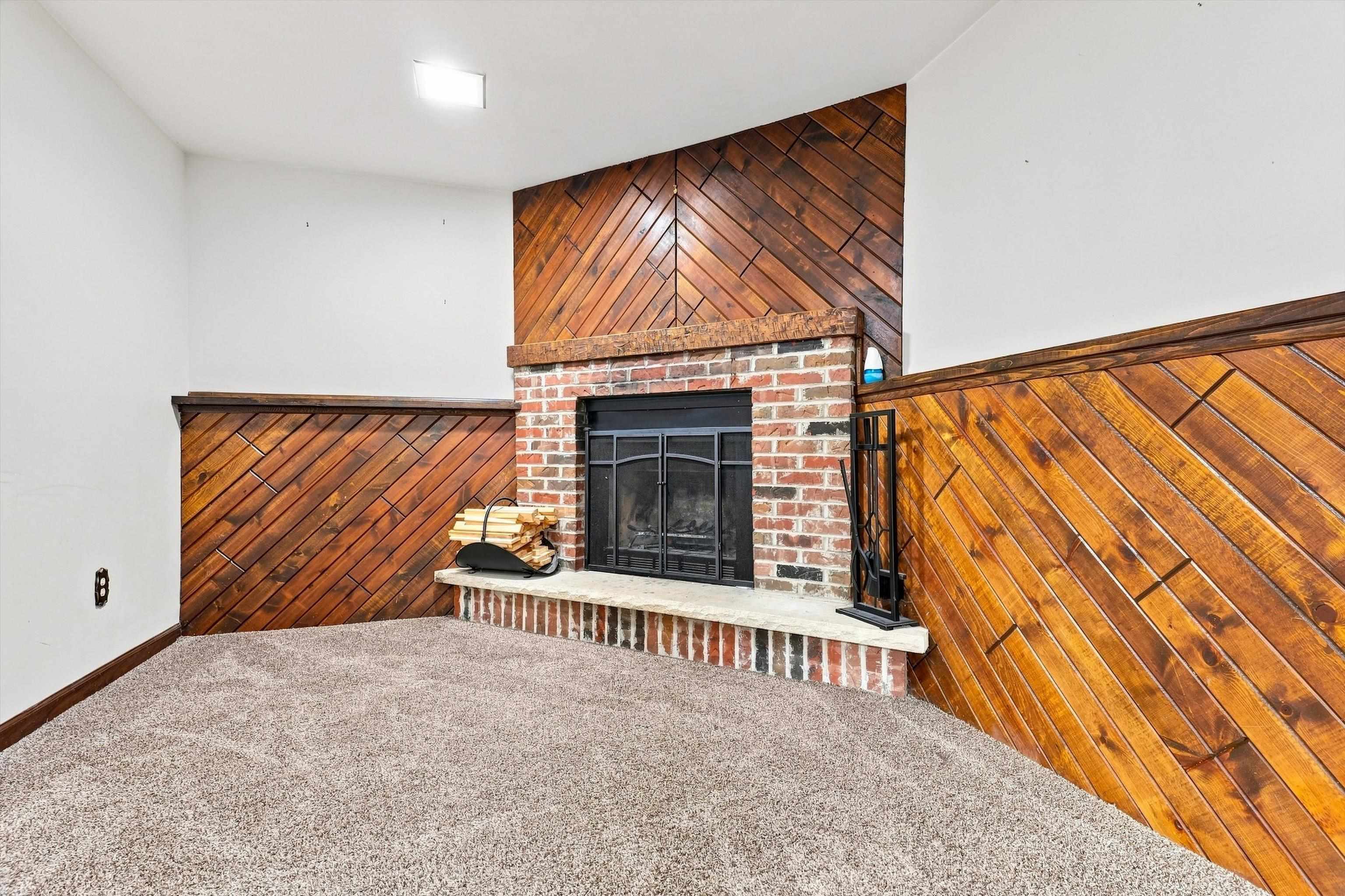 1007 W KALSCHED STREET, Marshfield, Wisconsin 54449, 3 Bedrooms Bedrooms, ,2 BathroomsBathrooms,Residential,For Sale,1007 W KALSCHED STREET,22604059