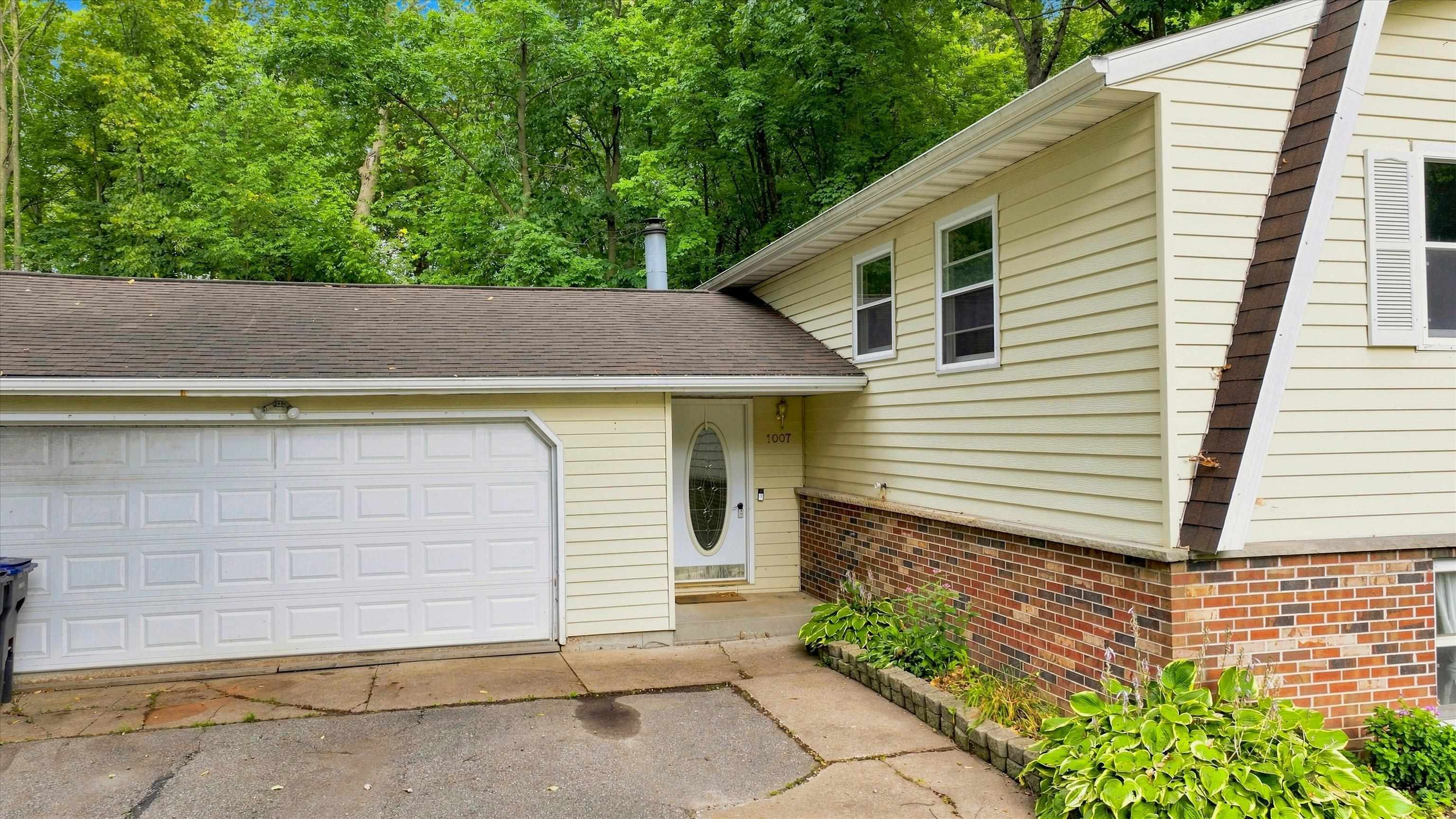 1007 W KALSCHED STREET, Marshfield, Wisconsin 54449, 3 Bedrooms Bedrooms, ,2 BathroomsBathrooms,Residential,For Sale,1007 W KALSCHED STREET,22604059