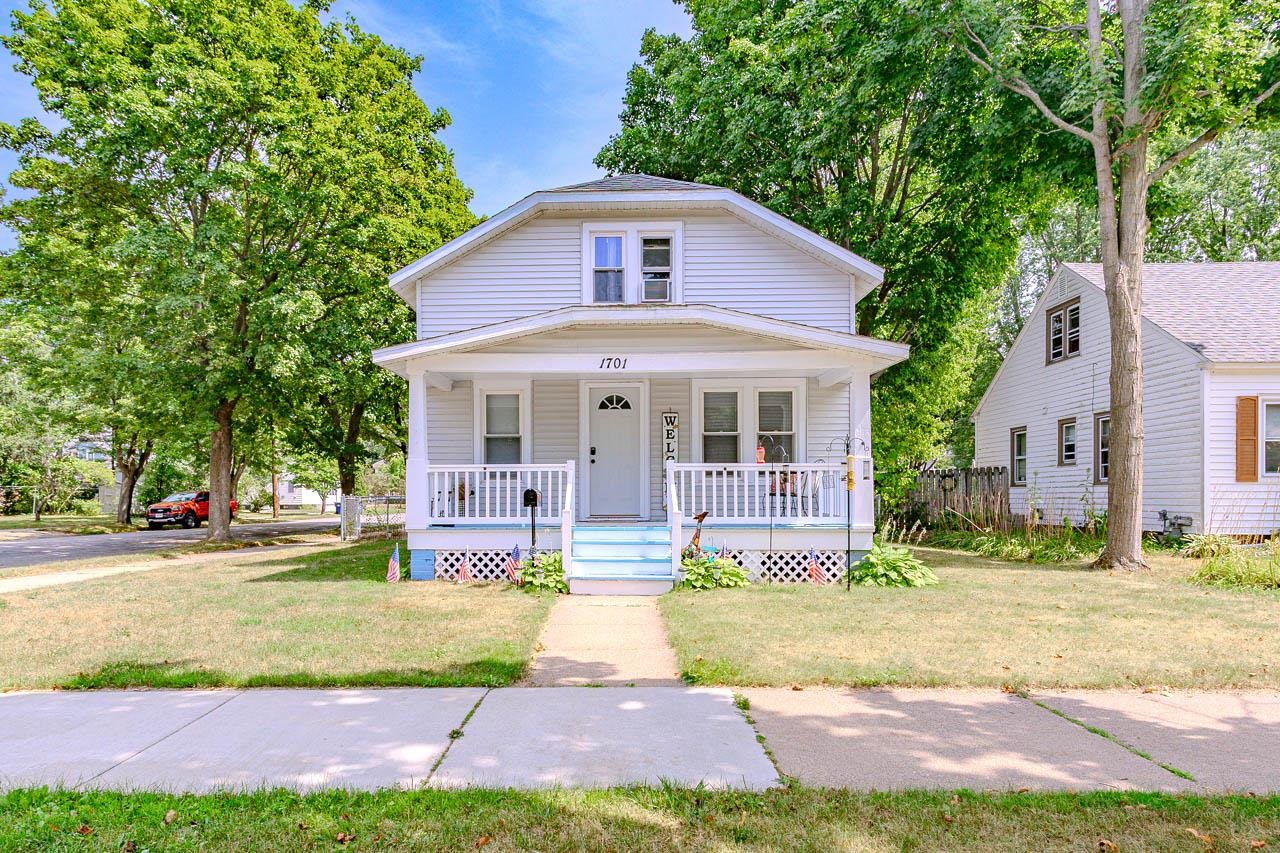 1701 ROOSEVELT STREET, Wausau, Wisconsin 54403, 2 Bedrooms Bedrooms, ,2 BathroomsBathrooms,Residential,For Sale,1701 ROOSEVELT STREET,22604062