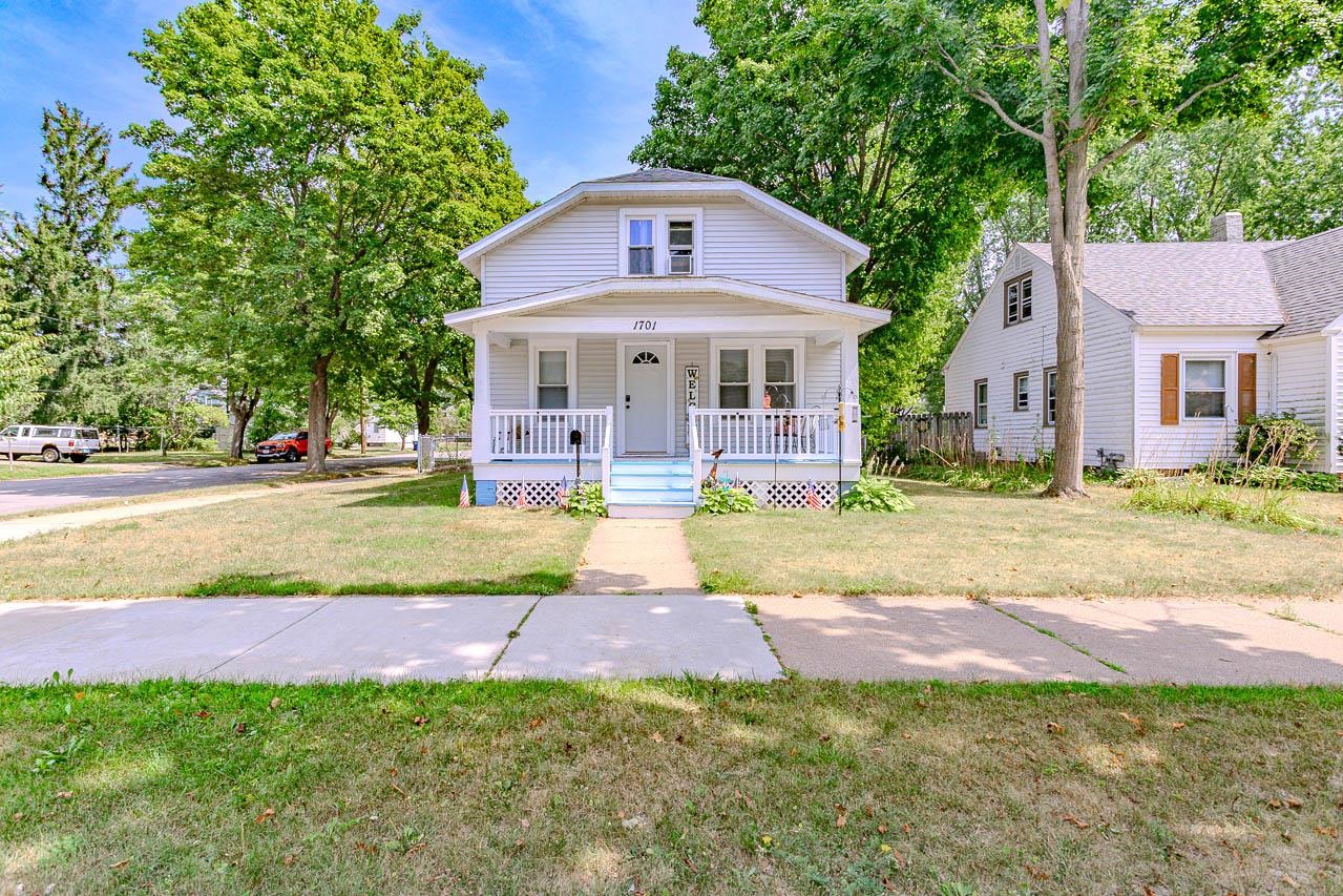 1701 ROOSEVELT STREET, Wausau, Wisconsin 54403, 2 Bedrooms Bedrooms, ,2 BathroomsBathrooms,Residential,For Sale,1701 ROOSEVELT STREET,22604062