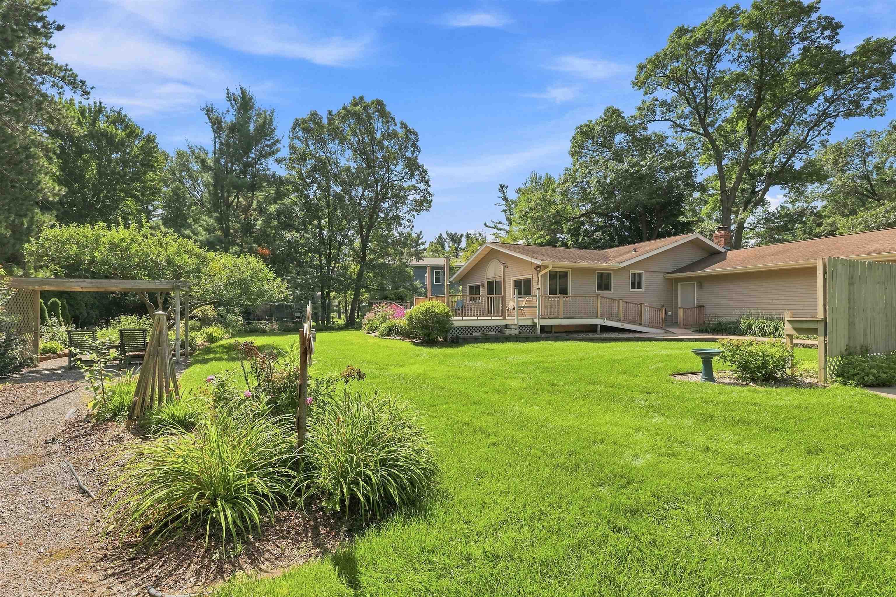 5308 FOREST CIRCLE NORTH, Stevens Point, Wisconsin 54481, 4 Bedrooms Bedrooms, ,2 BathroomsBathrooms,Residential,For Sale,5308 FOREST CIRCLE NORTH,22604074