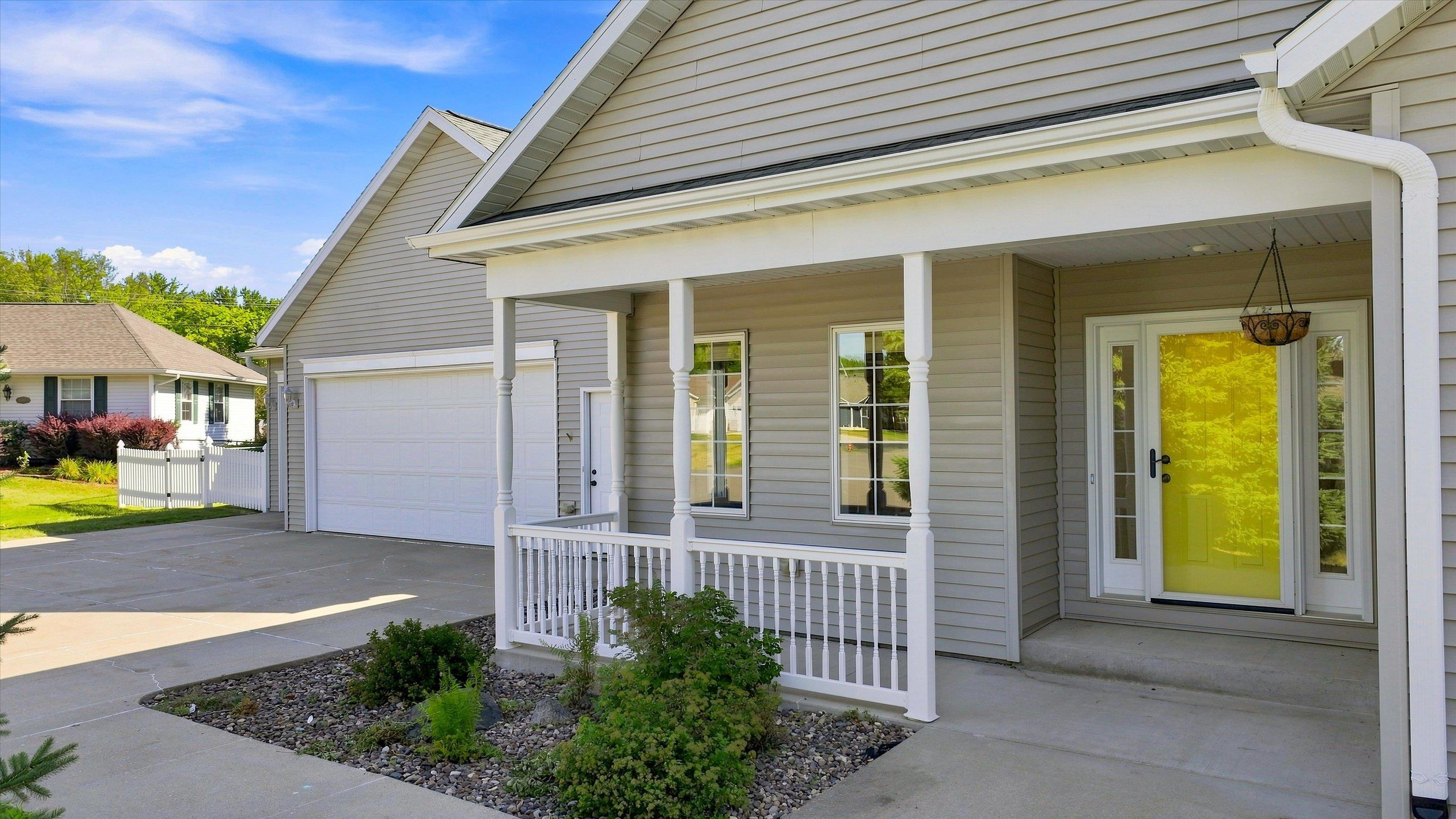 1109 S LOCUST AVENUE, Marshfield, Wisconsin 54449, 3 Bedrooms Bedrooms, ,2 BathroomsBathrooms,Residential,For Sale,1109 S LOCUST AVENUE,22604077