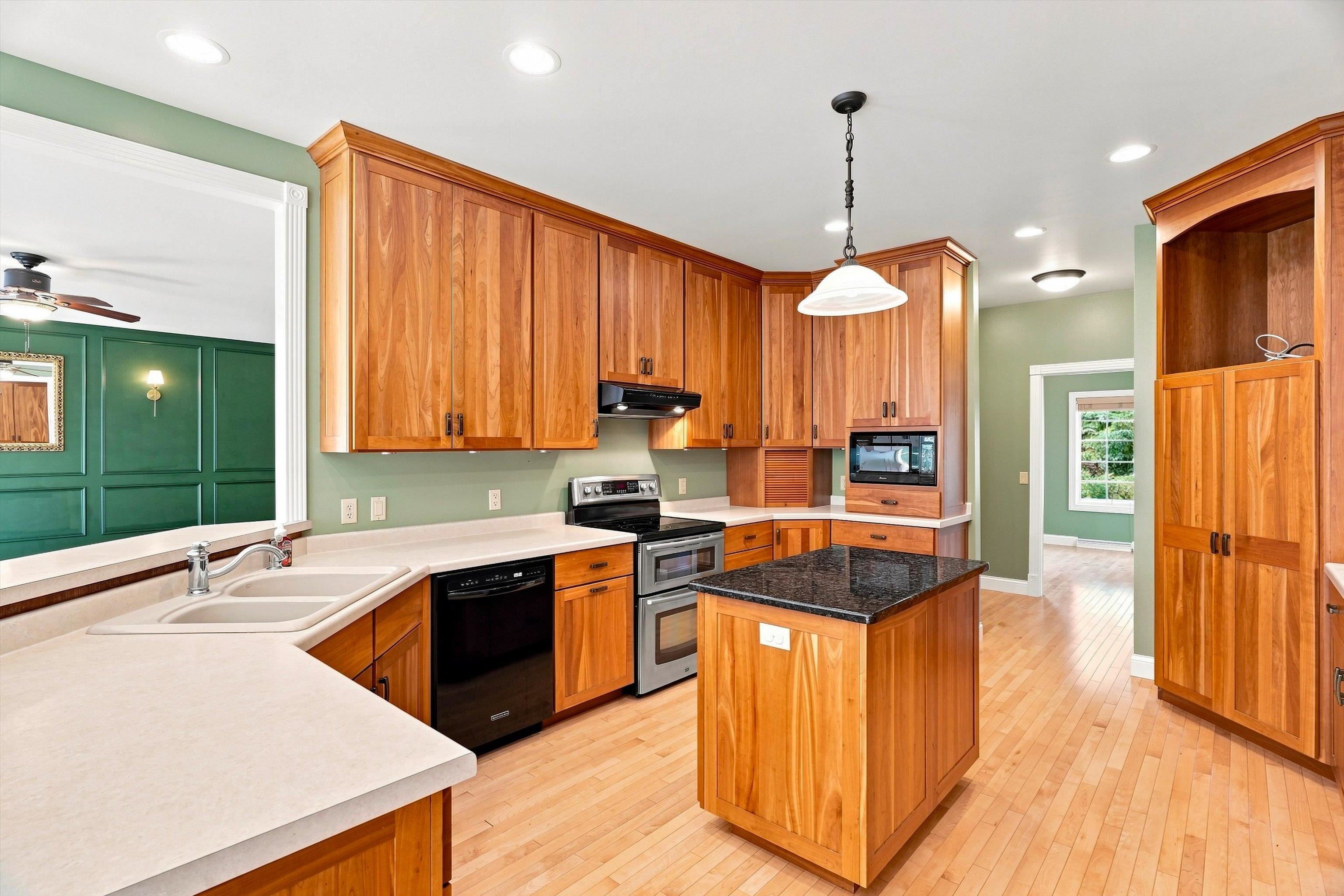 1109 S LOCUST AVENUE, Marshfield, Wisconsin 54449, 3 Bedrooms Bedrooms, ,2 BathroomsBathrooms,Residential,For Sale,1109 S LOCUST AVENUE,22604077
