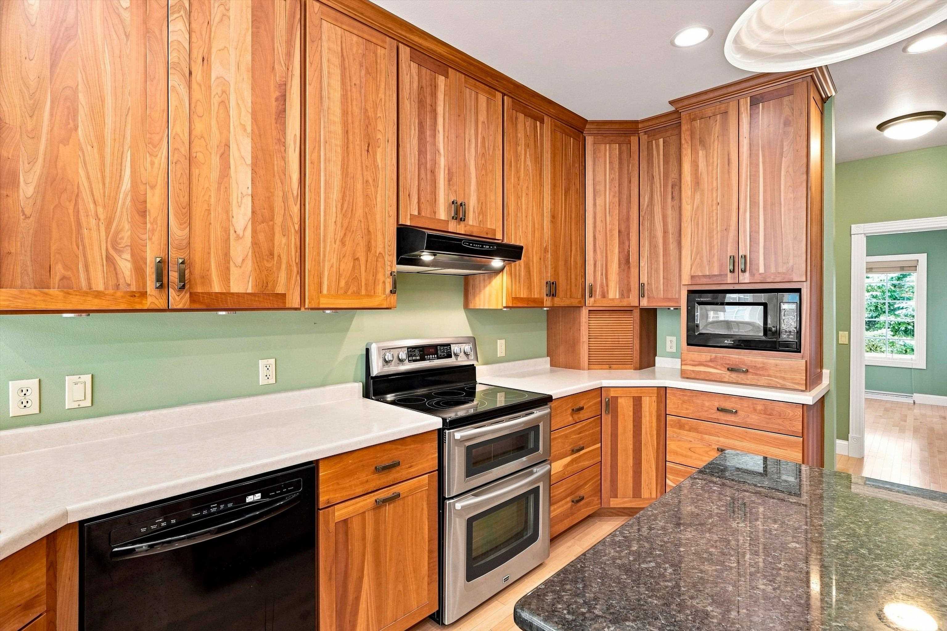 1109 S LOCUST AVENUE, Marshfield, Wisconsin 54449, 3 Bedrooms Bedrooms, ,2 BathroomsBathrooms,Residential,For Sale,1109 S LOCUST AVENUE,22604077