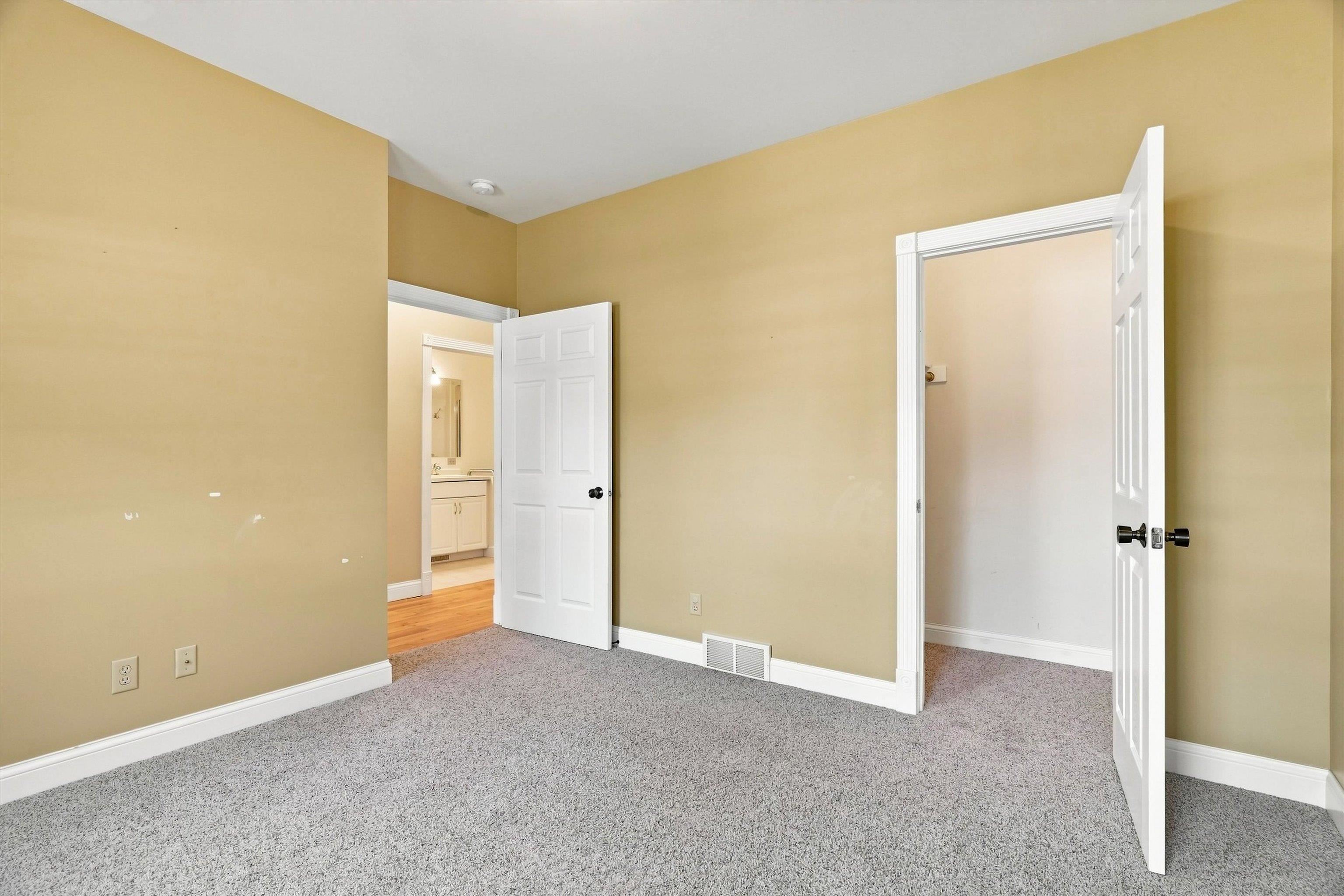 1109 S LOCUST AVENUE, Marshfield, Wisconsin 54449, 3 Bedrooms Bedrooms, ,2 BathroomsBathrooms,Residential,For Sale,1109 S LOCUST AVENUE,22604077