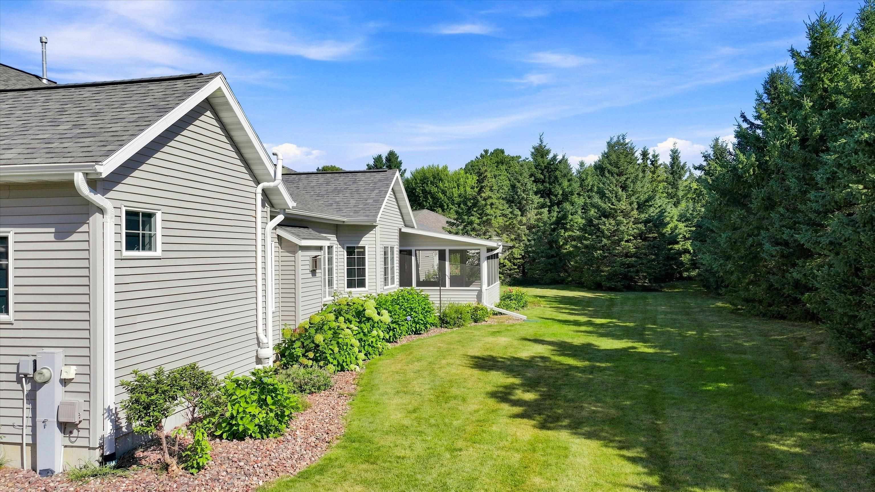 1109 S LOCUST AVENUE, Marshfield, Wisconsin 54449, 3 Bedrooms Bedrooms, ,2 BathroomsBathrooms,Residential,For Sale,1109 S LOCUST AVENUE,22604077