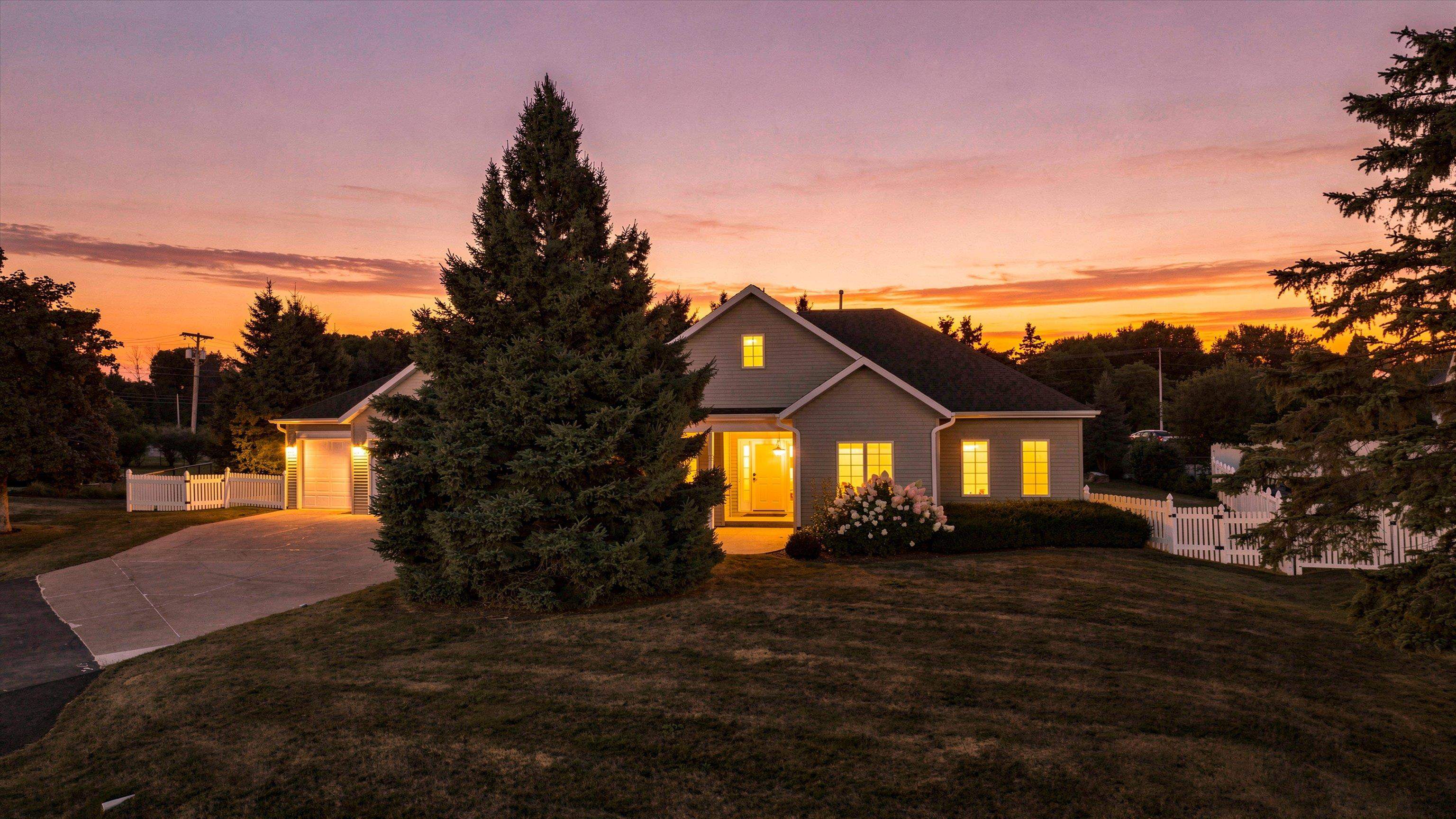 1109 S LOCUST AVENUE, Marshfield, Wisconsin 54449, 3 Bedrooms Bedrooms, ,2 BathroomsBathrooms,Residential,For Sale,1109 S LOCUST AVENUE,22604077