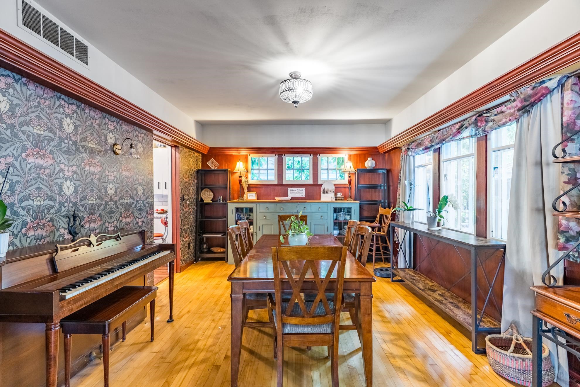 615 N CENTER AVENUE, Merrill, Wisconsin 54452, 3 Bedrooms Bedrooms, ,1 BathroomBathrooms,Residential,For Sale,615 N CENTER AVENUE,22604079