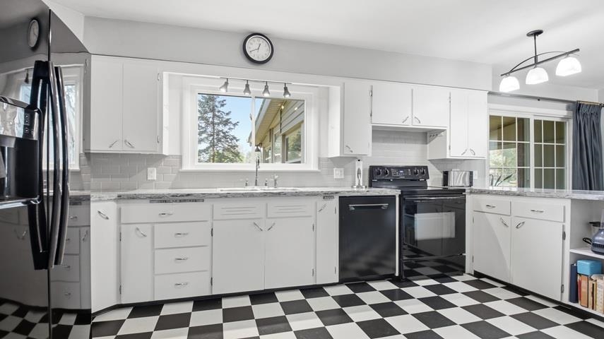 501 W 17TH STREET, Marshfield, Wisconsin 54449, 3 Bedrooms Bedrooms, ,2 BathroomsBathrooms,Residential,For Sale,501 W 17TH STREET,22604088