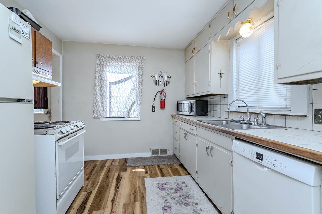 205 YAWKEY AVENUE, Rothschild, Wisconsin 54474, 3 Bedrooms Bedrooms, ,2 BathroomsBathrooms,Residential,For Sale,205 YAWKEY AVENUE,22604092