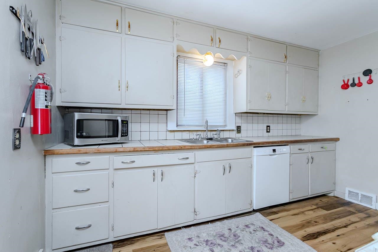 205 YAWKEY AVENUE, Rothschild, Wisconsin 54474, 3 Bedrooms Bedrooms, ,2 BathroomsBathrooms,Residential,For Sale,205 YAWKEY AVENUE,22604092