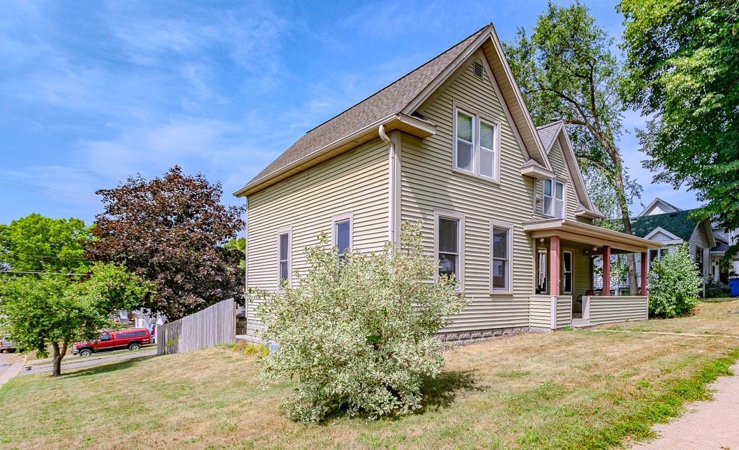 400 N GENESEE STREET, Merrill, Wisconsin 54487, 3 Bedrooms Bedrooms, ,2 BathroomsBathrooms,Residential,For Sale,400 N GENESEE STREET,22604119