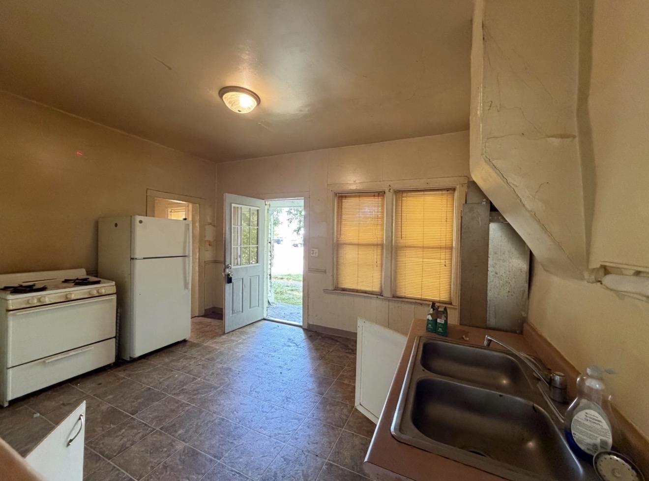906 N 1ST AVENUE, Wausau, Wisconsin 54401, 2 Bedrooms Bedrooms, ,1 BathroomBathrooms,Multi-family,For Sale,906 N 1ST AVENUE,22604140