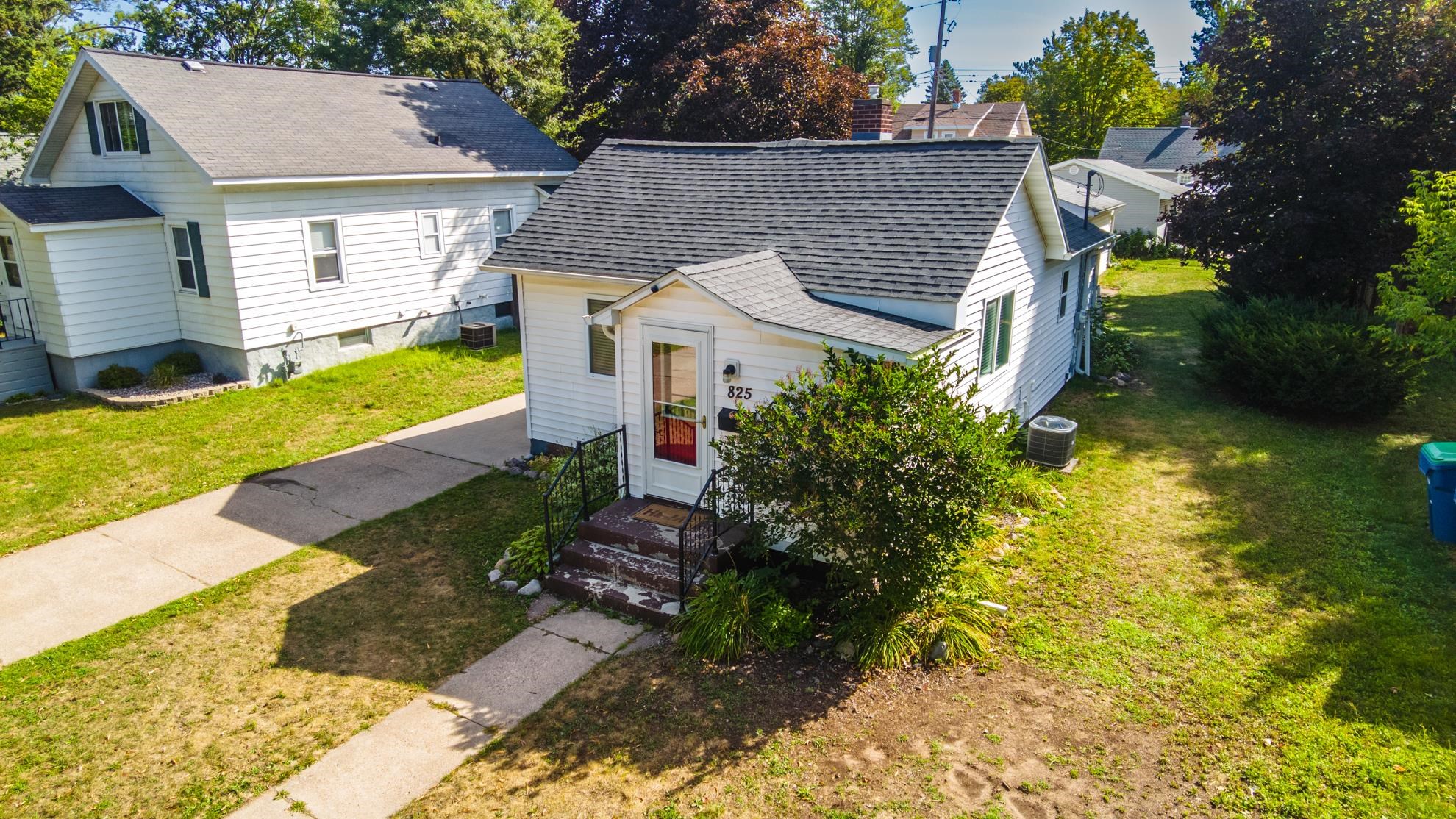 825 S 11TH AVENUE, Wausau, Wisconsin 54401, 2 Bedrooms Bedrooms, ,1 BathroomBathrooms,Residential,For Sale,825 S 11TH AVENUE,22604143
