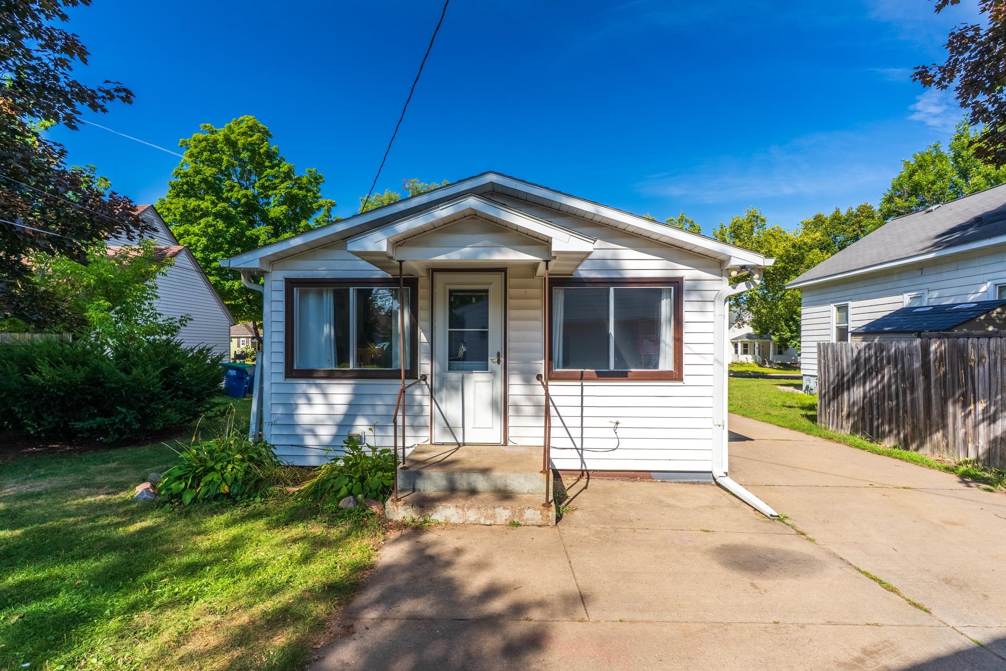 825 S 11TH AVENUE, Wausau, Wisconsin 54401, 2 Bedrooms Bedrooms, ,1 BathroomBathrooms,Residential,For Sale,825 S 11TH AVENUE,22604143