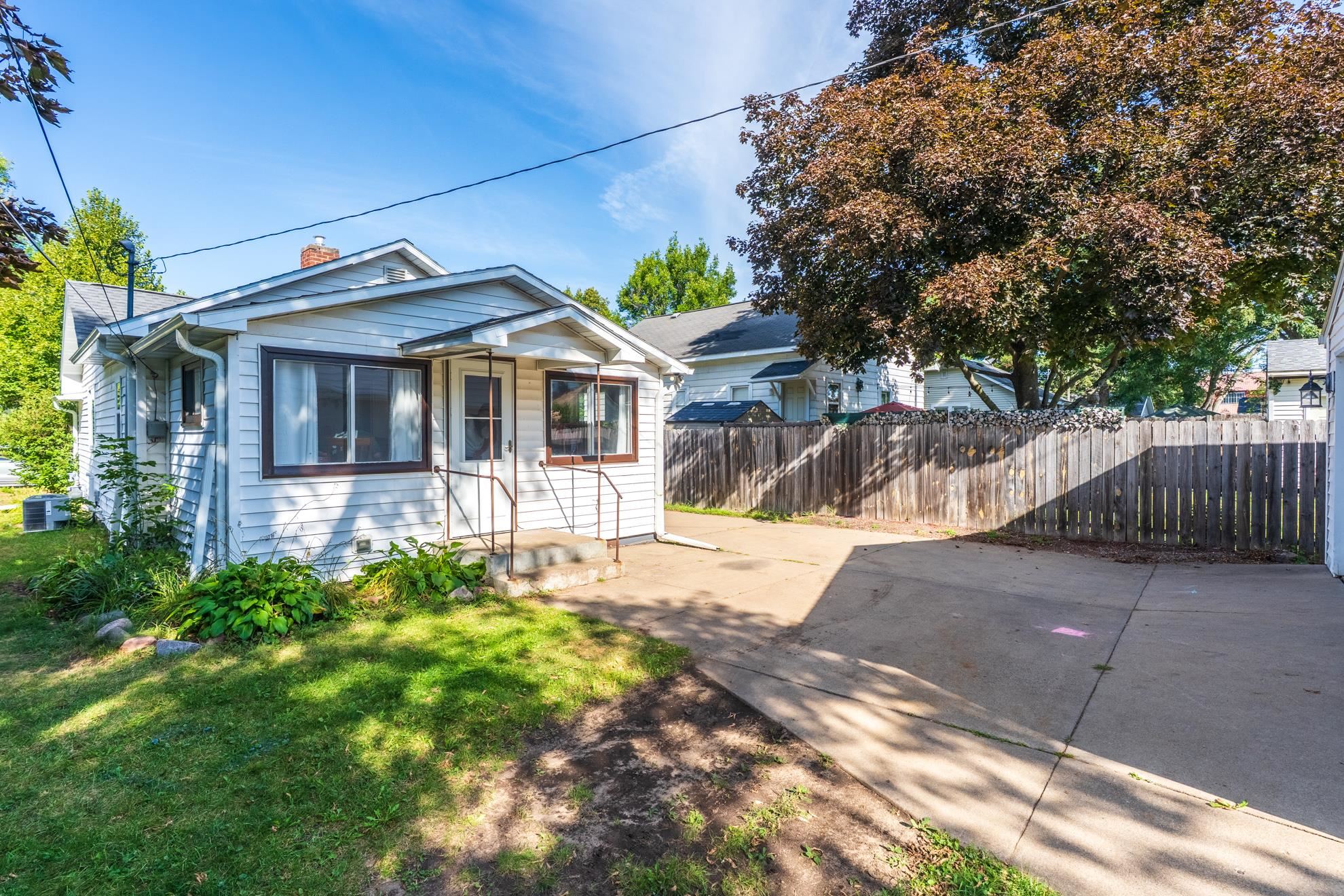 825 S 11TH AVENUE, Wausau, Wisconsin 54401, 2 Bedrooms Bedrooms, ,1 BathroomBathrooms,Residential,For Sale,825 S 11TH AVENUE,22604143