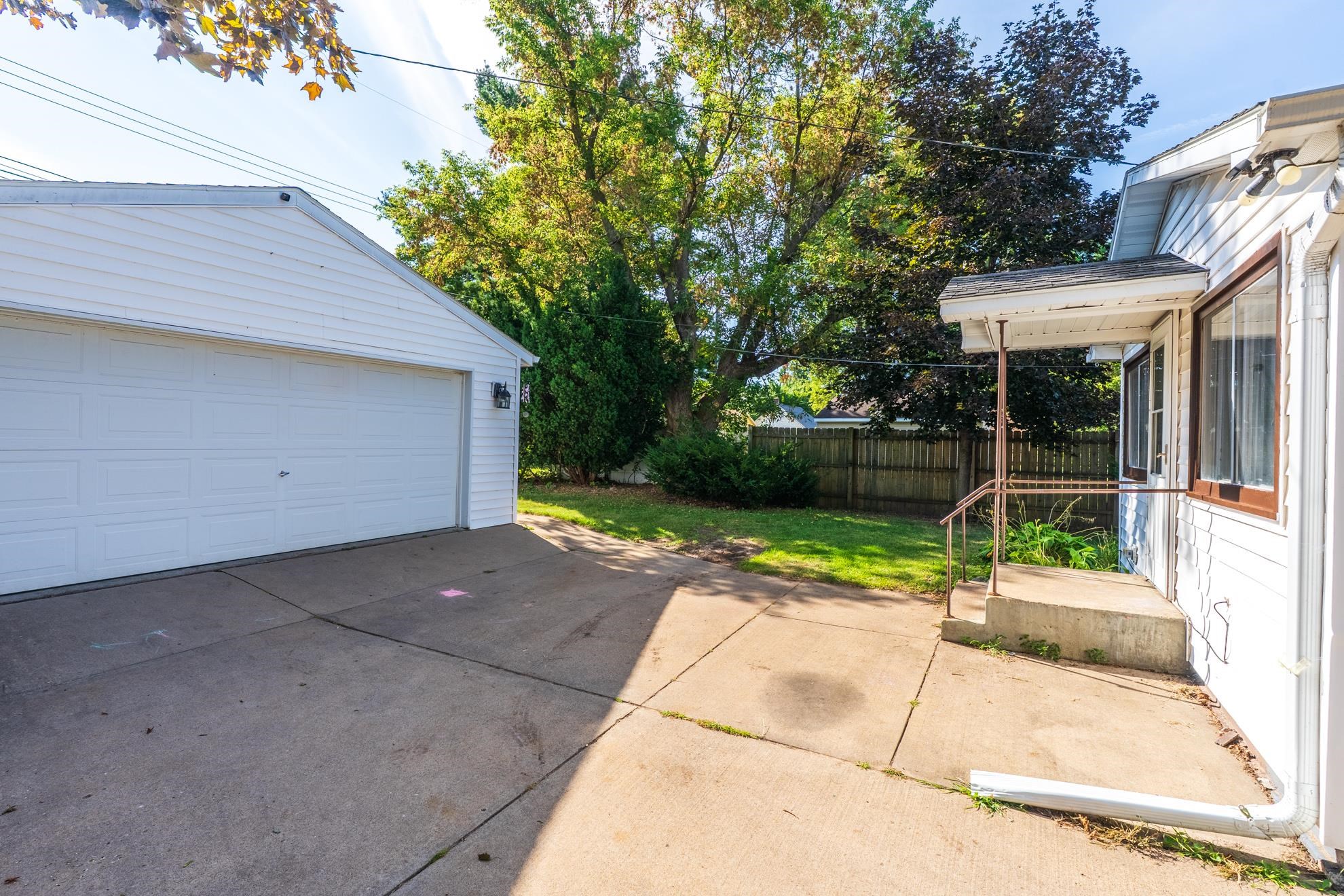 825 S 11TH AVENUE, Wausau, Wisconsin 54401, 2 Bedrooms Bedrooms, ,1 BathroomBathrooms,Residential,For Sale,825 S 11TH AVENUE,22604143
