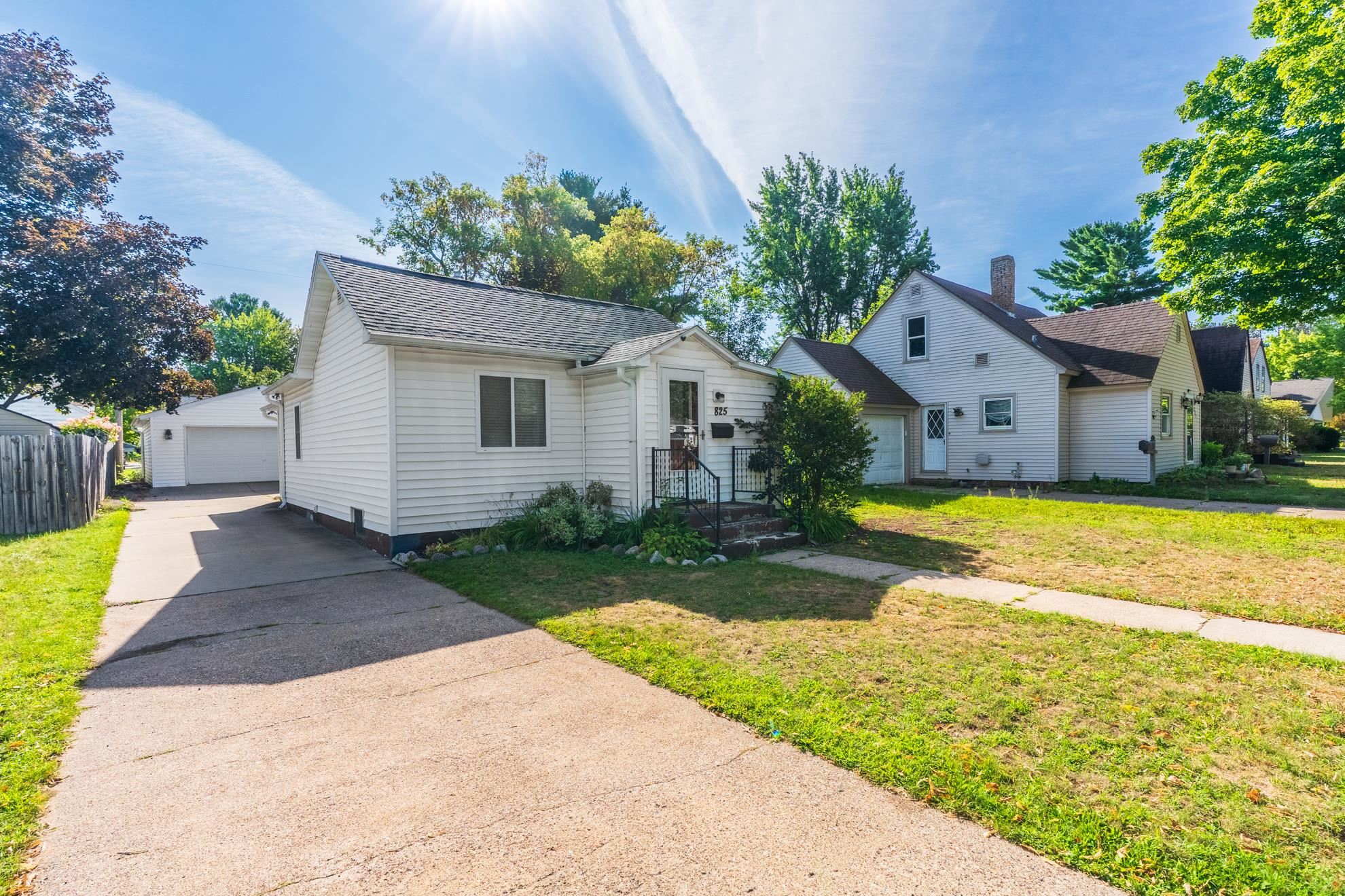 825 S 11TH AVENUE, Wausau, Wisconsin 54401, 2 Bedrooms Bedrooms, ,1 BathroomBathrooms,Residential,For Sale,825 S 11TH AVENUE,22604143
