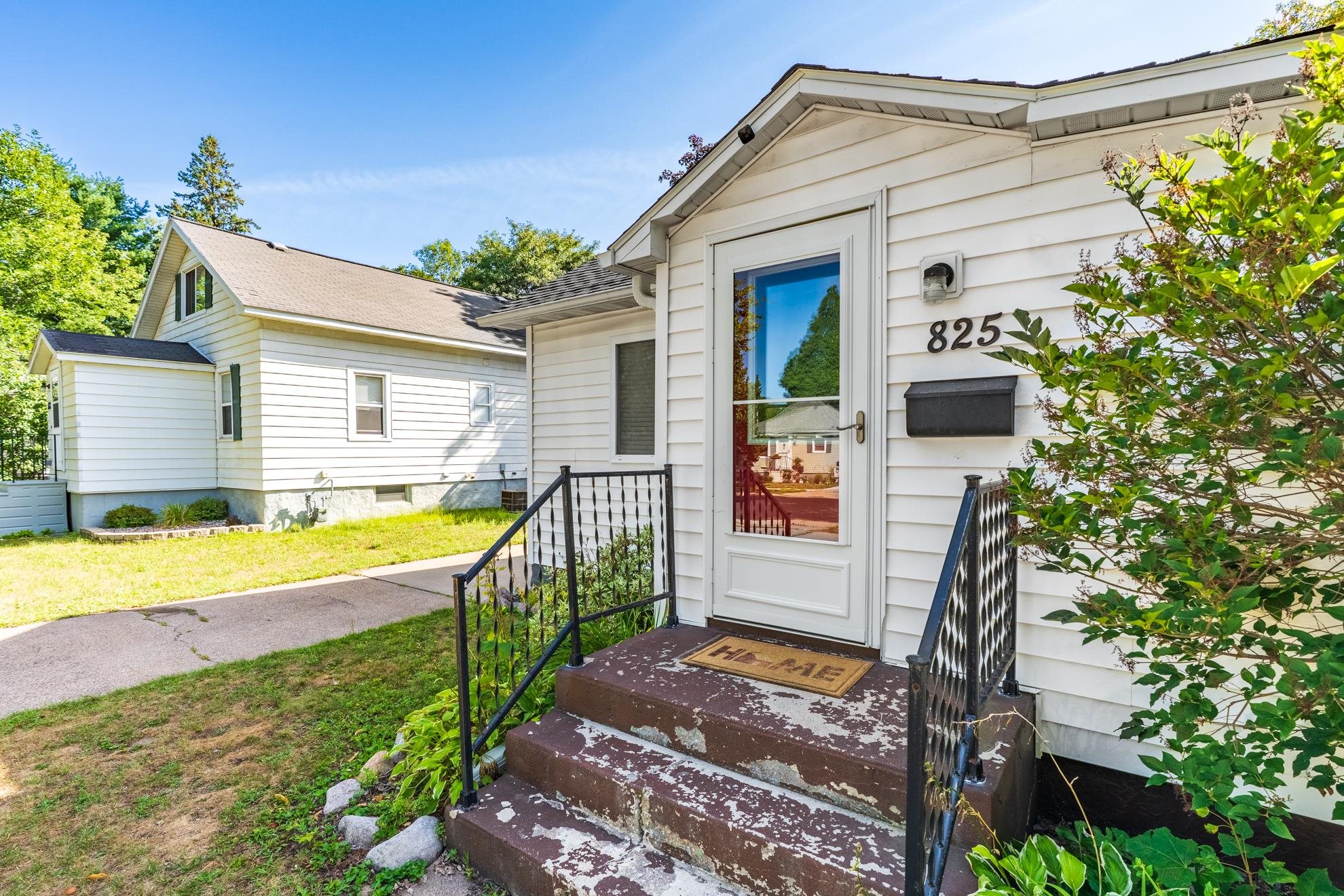 825 S 11TH AVENUE, Wausau, Wisconsin 54401, 2 Bedrooms Bedrooms, ,1 BathroomBathrooms,Residential,For Sale,825 S 11TH AVENUE,22604143