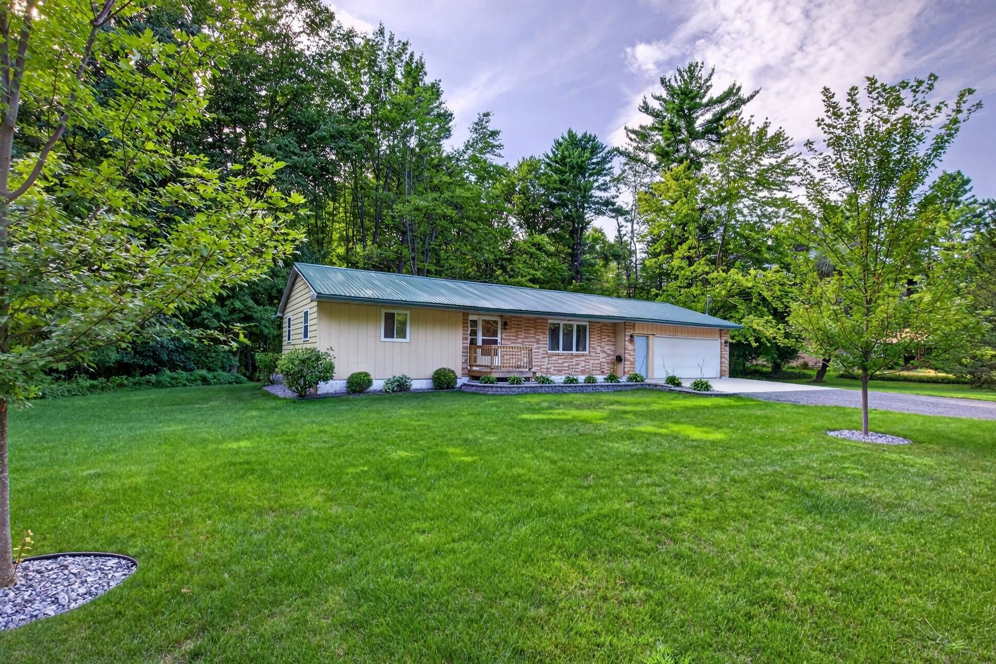 6979 COUNTY ROAD S, Rudolph, Wisconsin 54475, 2 Bedrooms Bedrooms, ,1 BathroomBathrooms,Residential,For Sale,6979 COUNTY ROAD S,22604149