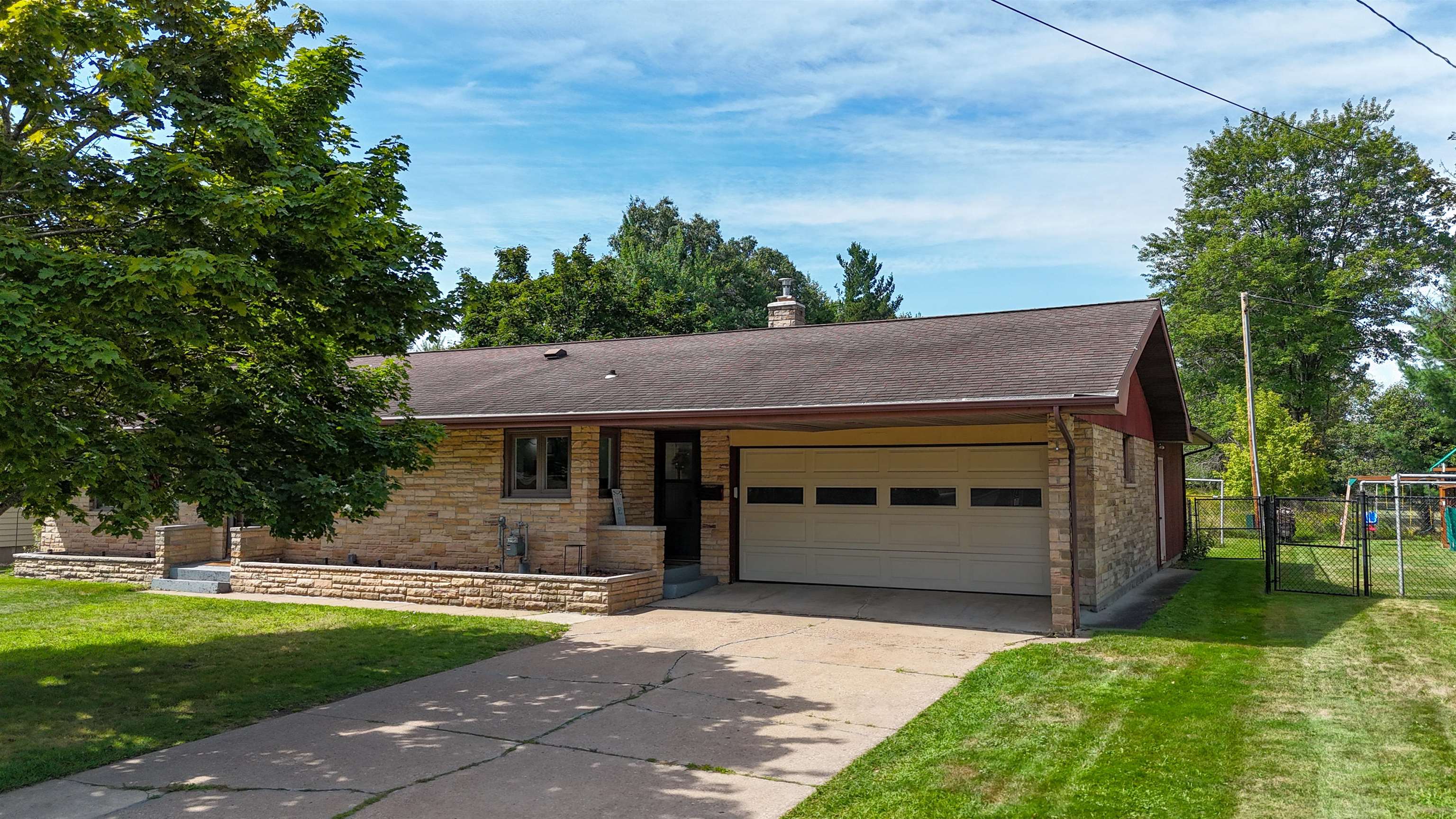200 MEADOW STREET, Stevens Point, Wisconsin 54481, 3 Bedrooms Bedrooms, ,2 BathroomsBathrooms,Residential,For Sale,200 MEADOW STREET,22604155