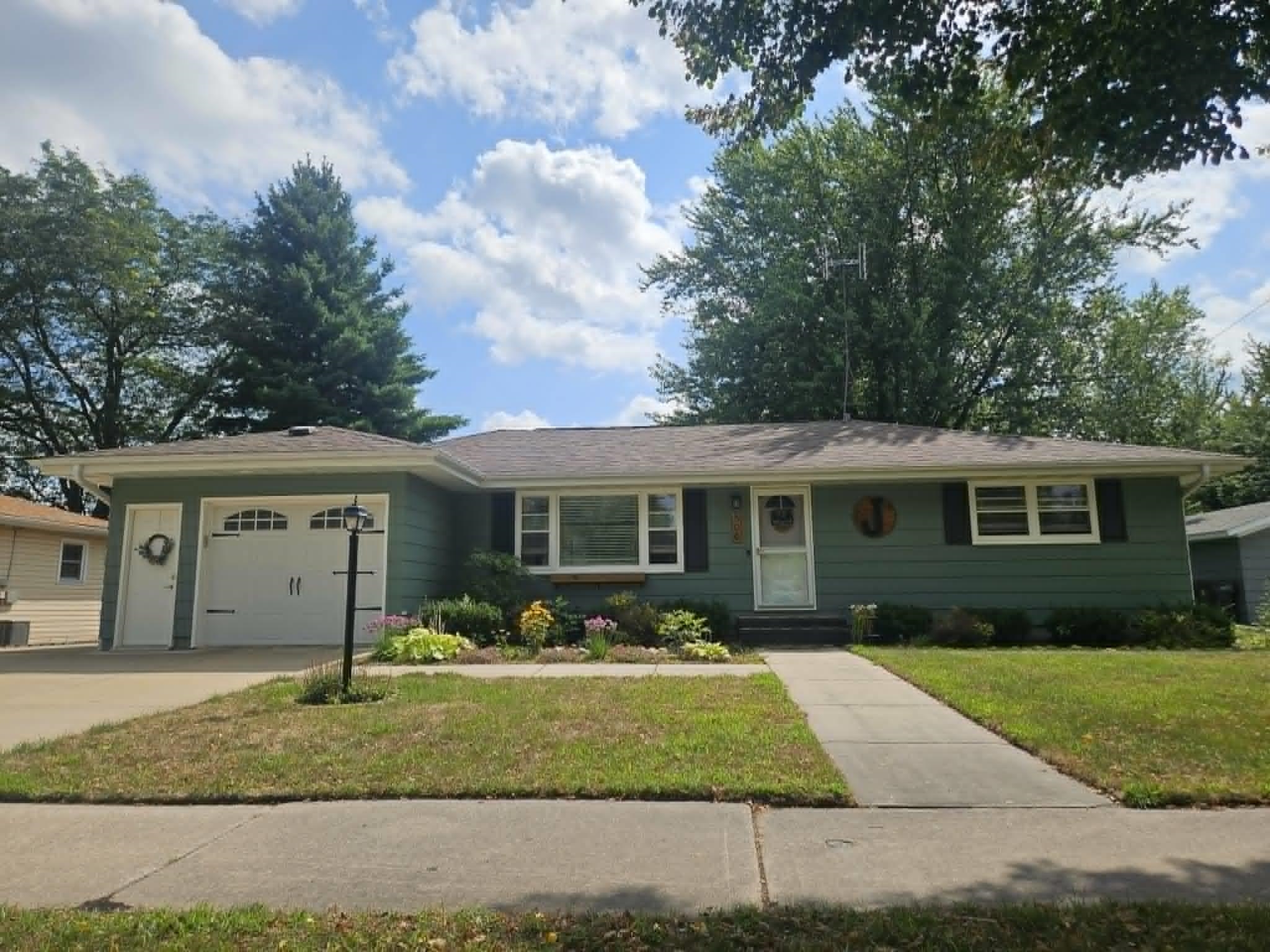 500 E GRANT STREET, Marshfield, Wisconsin 54449, 3 Bedrooms Bedrooms, ,2 BathroomsBathrooms,Residential,For Sale,500 E GRANT STREET,22604178
