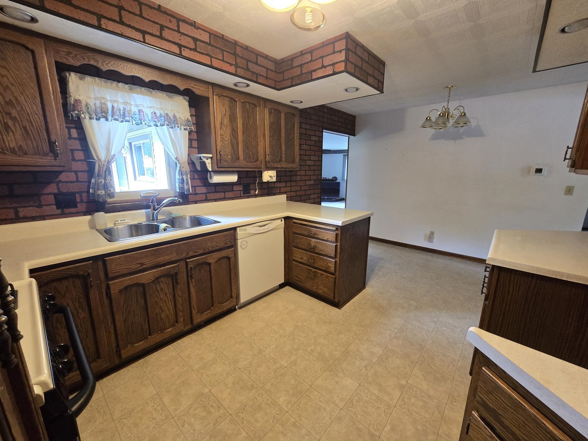 2810 12TH STREET SOUTH, Wisconsin Rapids, Wisconsin 54494, 3 Bedrooms Bedrooms, ,2 BathroomsBathrooms,Residential,For Sale,2810 12TH STREET SOUTH,22604180