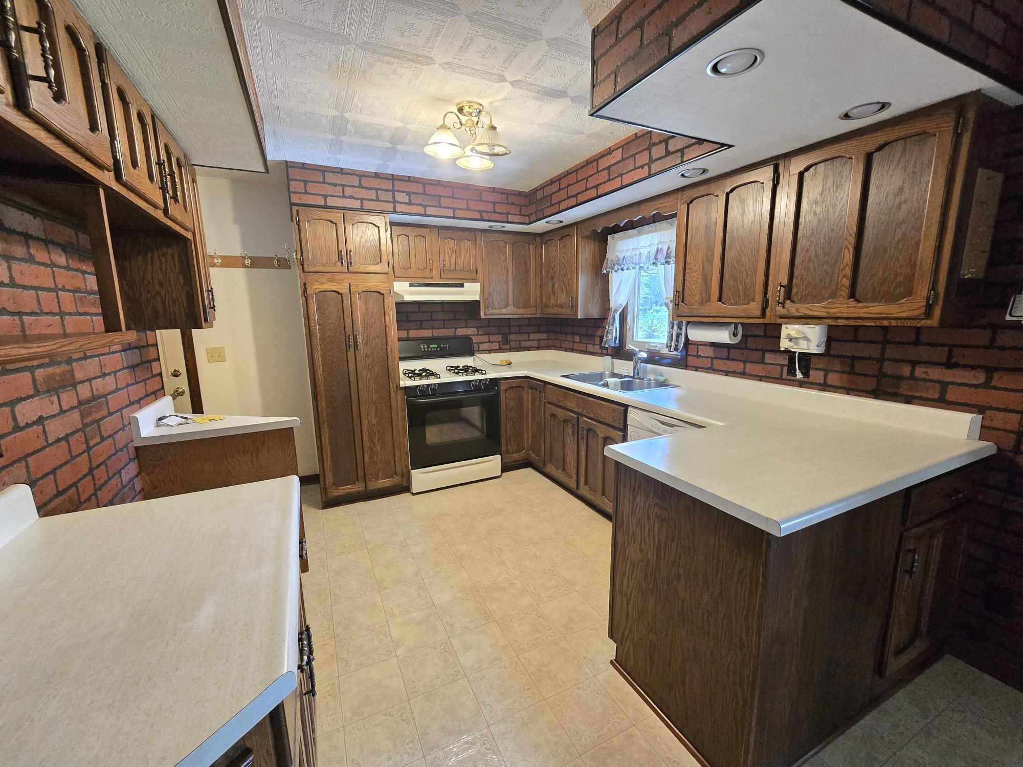 2810 12TH STREET SOUTH, Wisconsin Rapids, Wisconsin 54494, 3 Bedrooms Bedrooms, ,2 BathroomsBathrooms,Residential,For Sale,2810 12TH STREET SOUTH,22604180