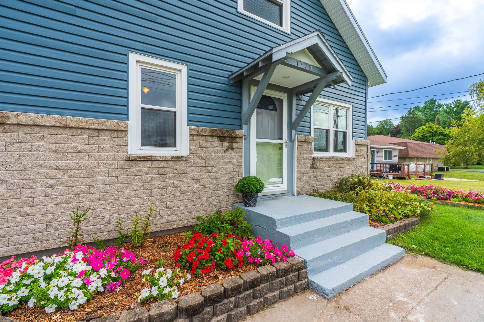1729 N 3RD AVENUE, Wausau, Wisconsin 54401-1901, 4 Bedrooms Bedrooms, ,1 BathroomBathrooms,Residential,For Sale,1729 N 3RD AVENUE,22604193
