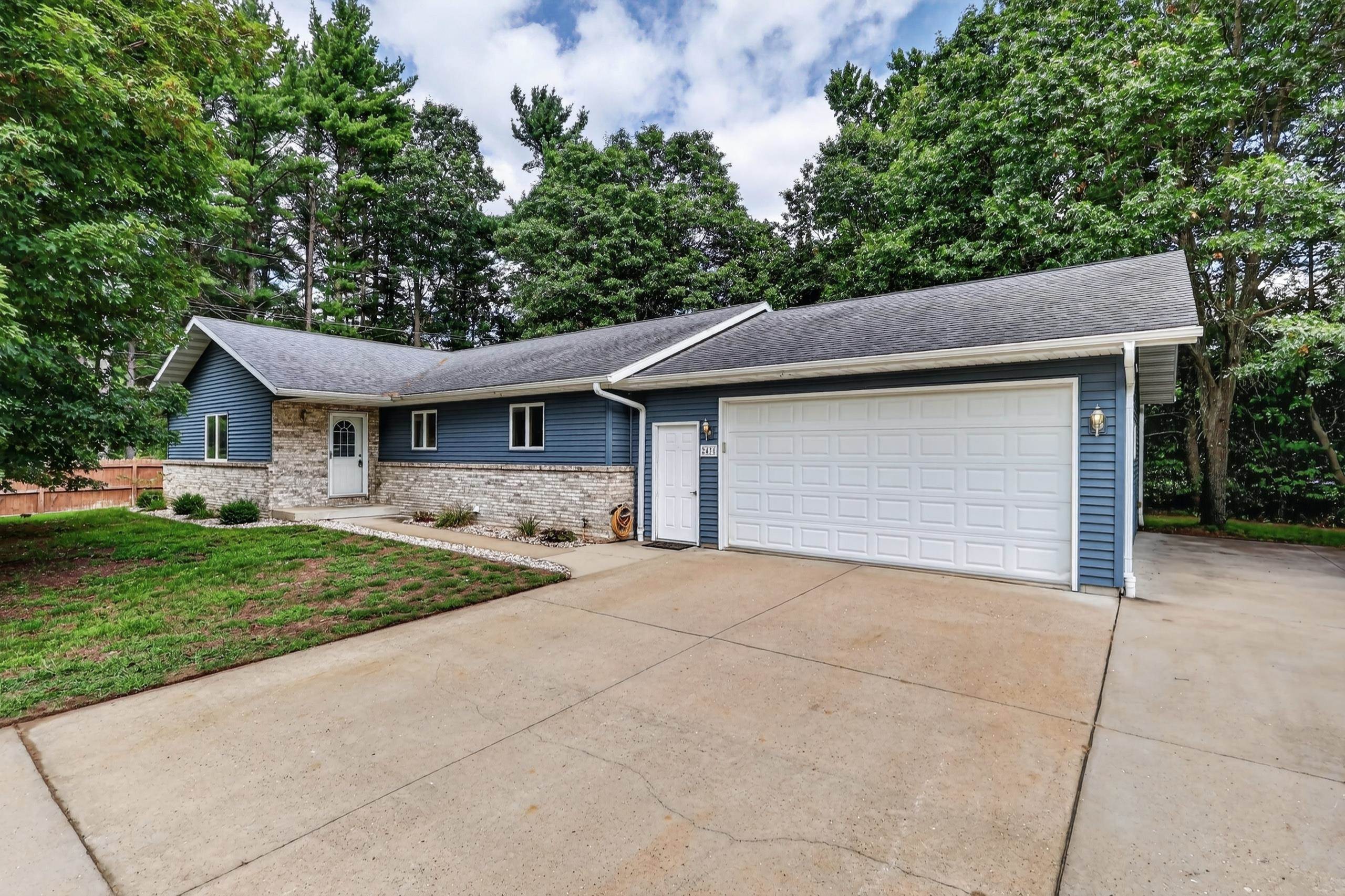 2431 77TH STREET SOUTH, Wisconsin Rapids, Wisconsin 54494, 4 Bedrooms Bedrooms, ,3 BathroomsBathrooms,Residential,For Sale,2431 77TH STREET SOUTH,22604197