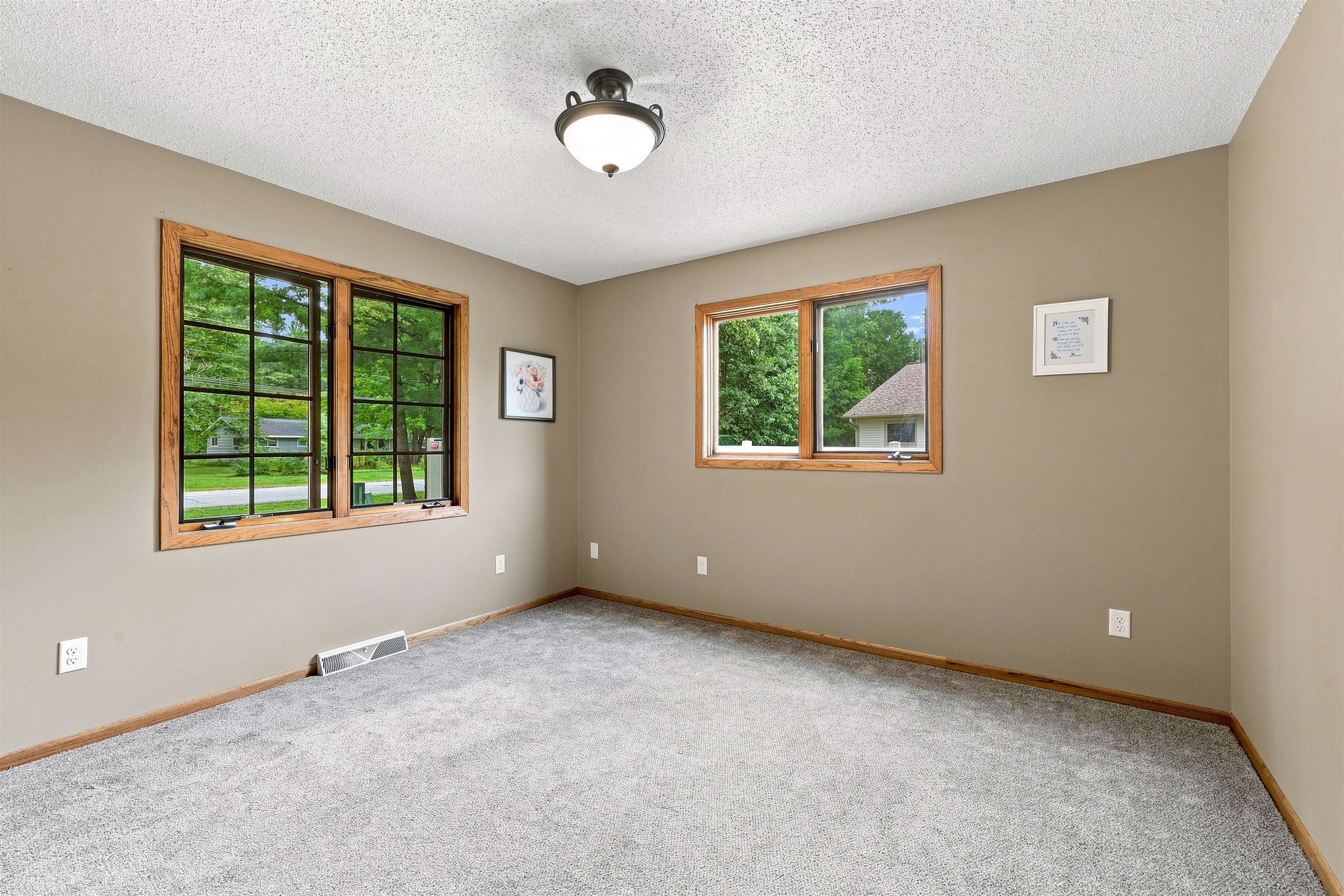 2641 PORTER ROAD, Plover, Wisconsin 54467, 3 Bedrooms Bedrooms, ,2 BathroomsBathrooms,Residential,For Sale,2641 PORTER ROAD,22604205
