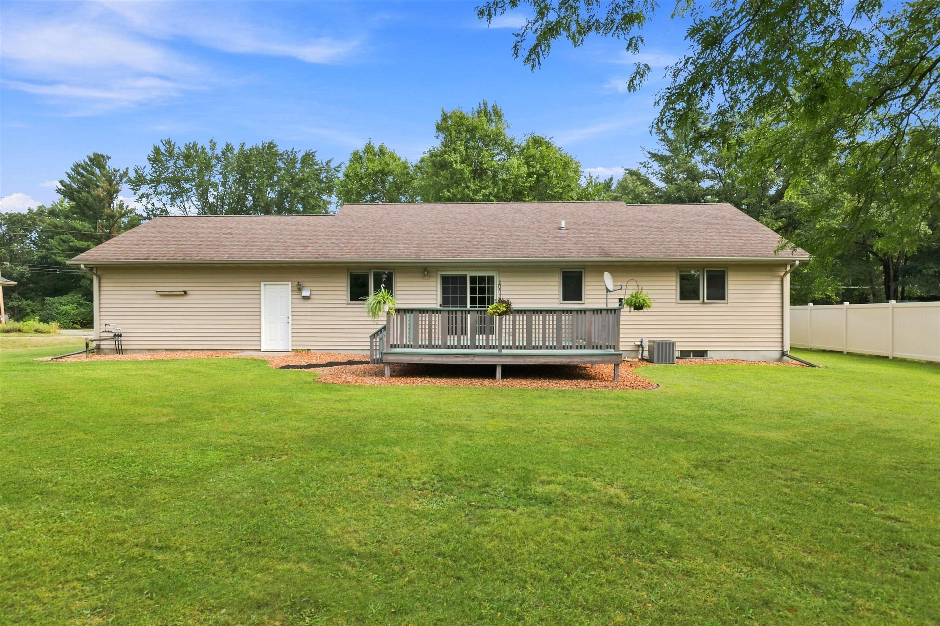 2641 PORTER ROAD, Plover, Wisconsin 54467, 3 Bedrooms Bedrooms, ,2 BathroomsBathrooms,Residential,For Sale,2641 PORTER ROAD,22604205
