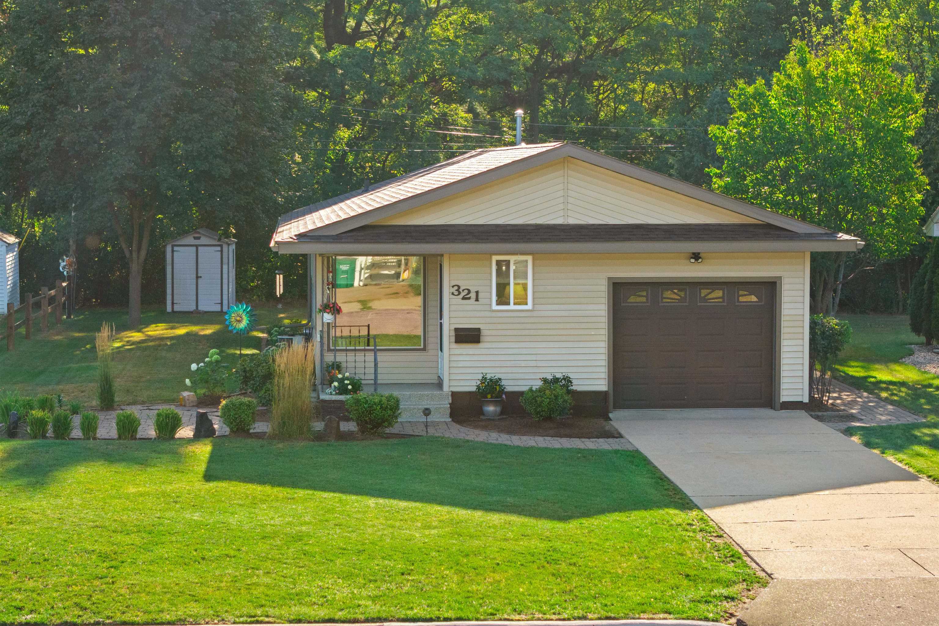 321 19TH STREET S, Wisconsin Rapids, Wisconsin 54494, 3 Bedrooms Bedrooms, ,2 BathroomsBathrooms,Residential,For Sale,321 19TH STREET S,22604207
