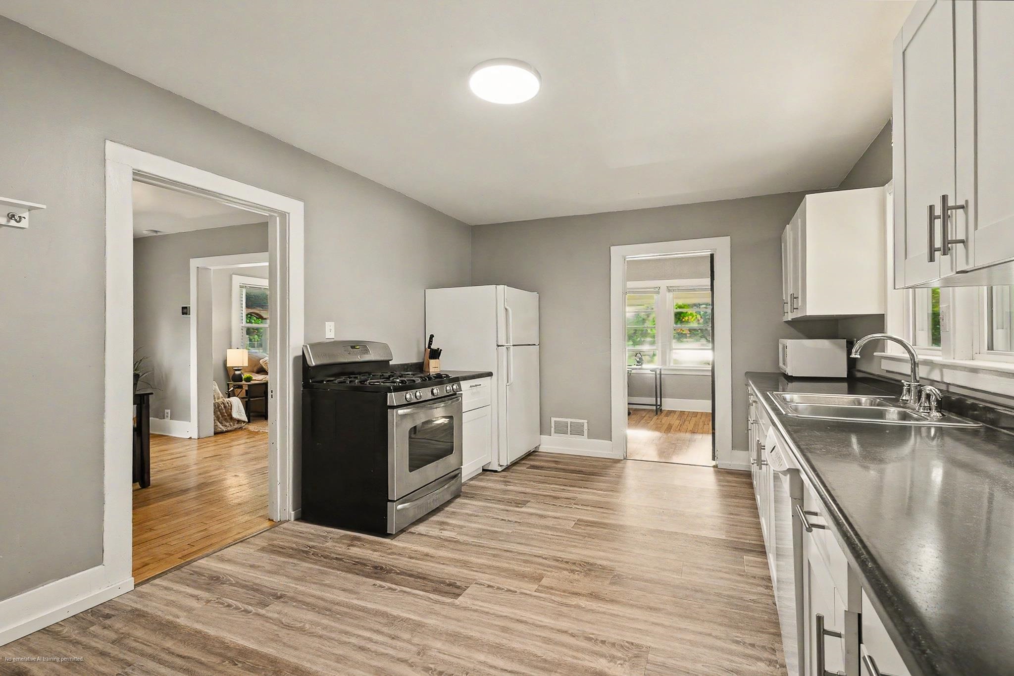 809 ILLINOIS AVENUE, Stevens Point, Wisconsin 54481, 3 Bedrooms Bedrooms, ,2 BathroomsBathrooms,Residential,For Sale,809 ILLINOIS AVENUE,22604208