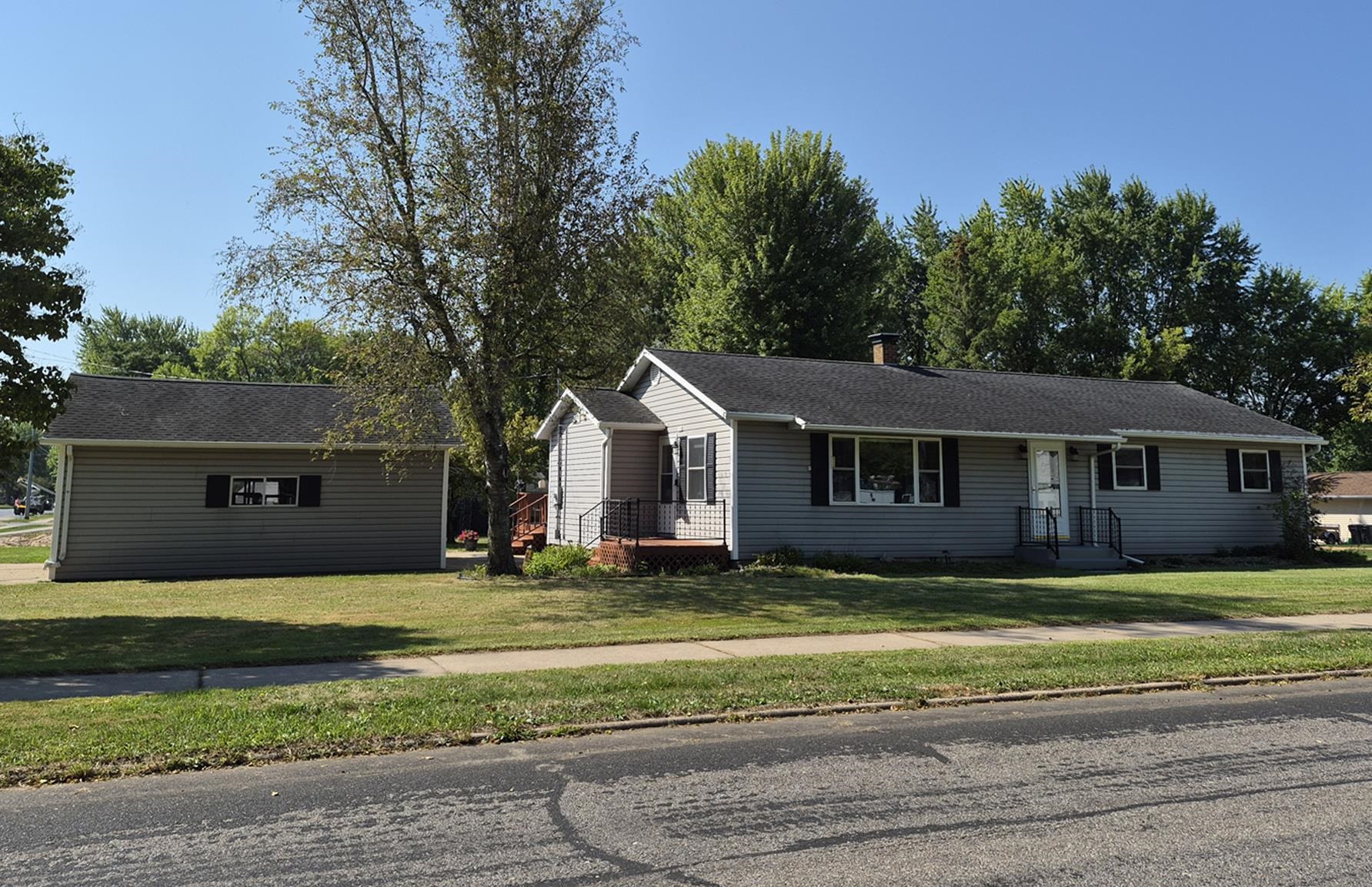 1700 S WASHINGTON AVENUE, Marshfield, Wisconsin 54449, 3 Bedrooms Bedrooms, ,1 BathroomBathrooms,Residential,For Sale,1700 S WASHINGTON AVENUE,22604209
