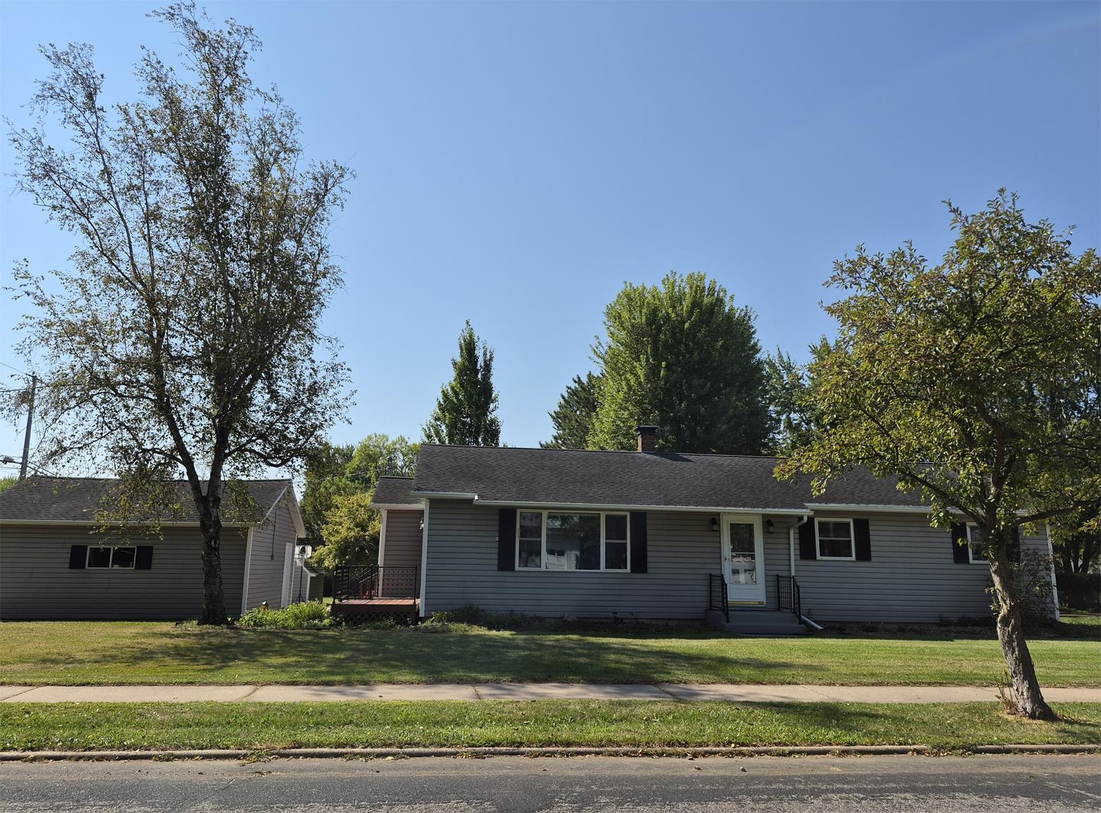 1700 S WASHINGTON AVENUE, Marshfield, Wisconsin 54449, 3 Bedrooms Bedrooms, ,1 BathroomBathrooms,Residential,For Sale,1700 S WASHINGTON AVENUE,22604209