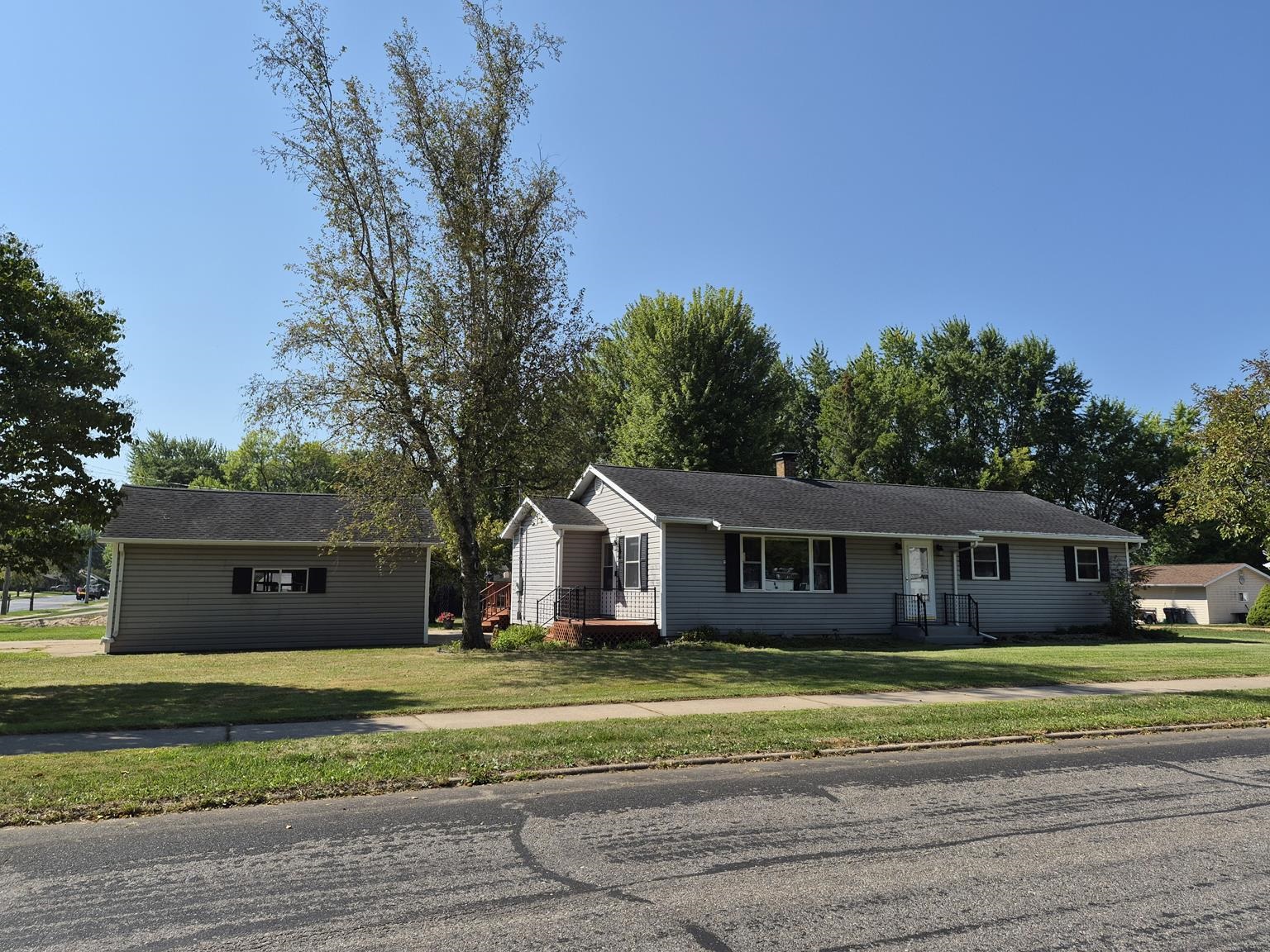 1700 S WASHINGTON AVENUE, Marshfield, Wisconsin 54449, 3 Bedrooms Bedrooms, ,1 BathroomBathrooms,Residential,For Sale,1700 S WASHINGTON AVENUE,22604209