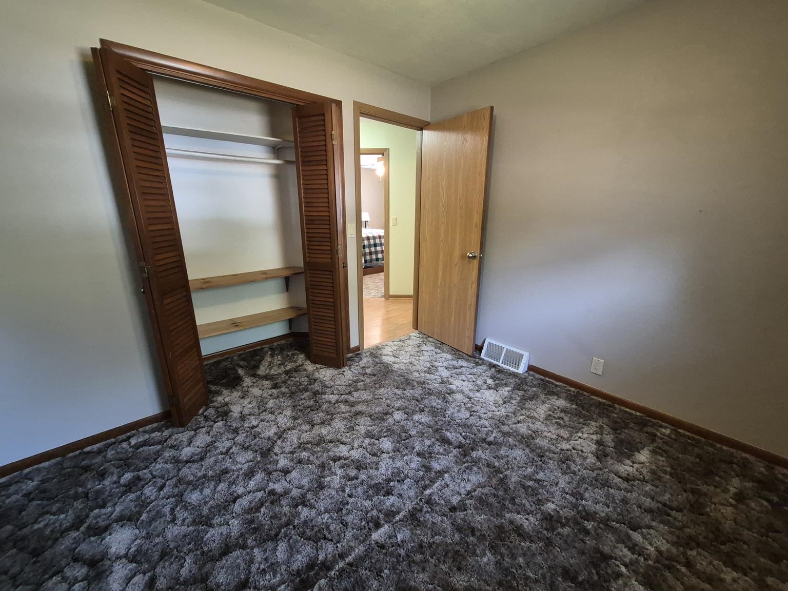 1700 S WASHINGTON AVENUE, Marshfield, Wisconsin 54449, 3 Bedrooms Bedrooms, ,1 BathroomBathrooms,Residential,For Sale,1700 S WASHINGTON AVENUE,22604209