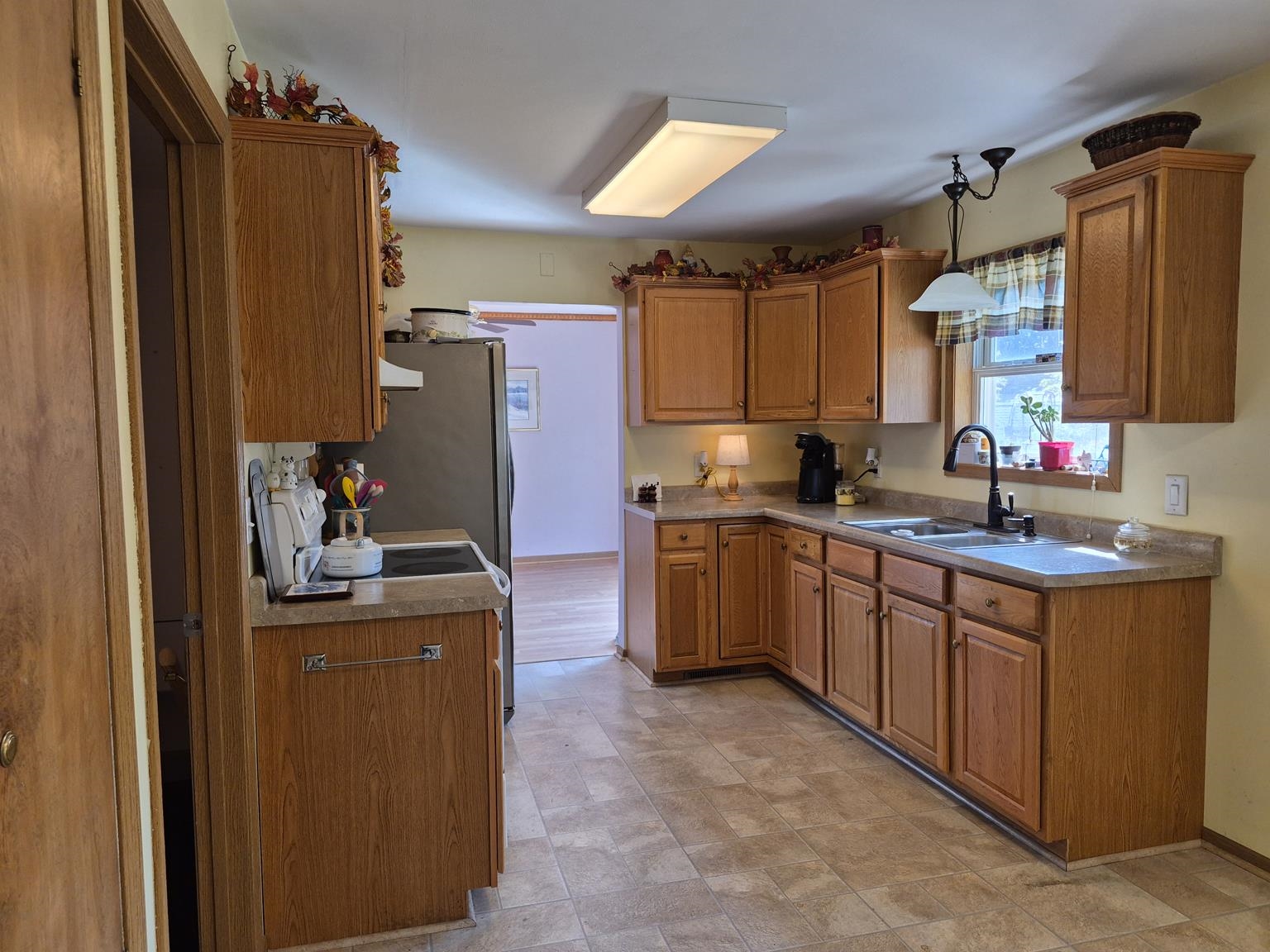 1700 S WASHINGTON AVENUE, Marshfield, Wisconsin 54449, 3 Bedrooms Bedrooms, ,1 BathroomBathrooms,Residential,For Sale,1700 S WASHINGTON AVENUE,22604209