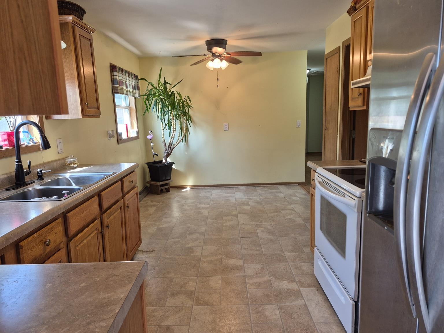 1700 S WASHINGTON AVENUE, Marshfield, Wisconsin 54449, 3 Bedrooms Bedrooms, ,1 BathroomBathrooms,Residential,For Sale,1700 S WASHINGTON AVENUE,22604209