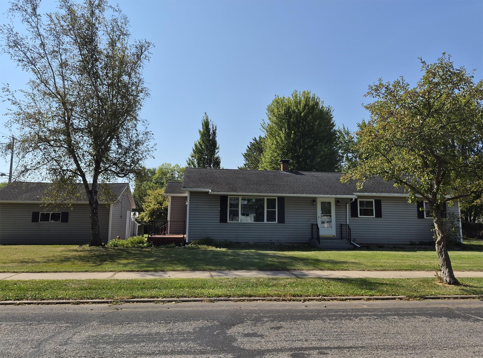 1700 S WASHINGTON AVENUE, Marshfield, Wisconsin 54449, 3 Bedrooms Bedrooms, ,1 BathroomBathrooms,Residential,For Sale,1700 S WASHINGTON AVENUE,22604209