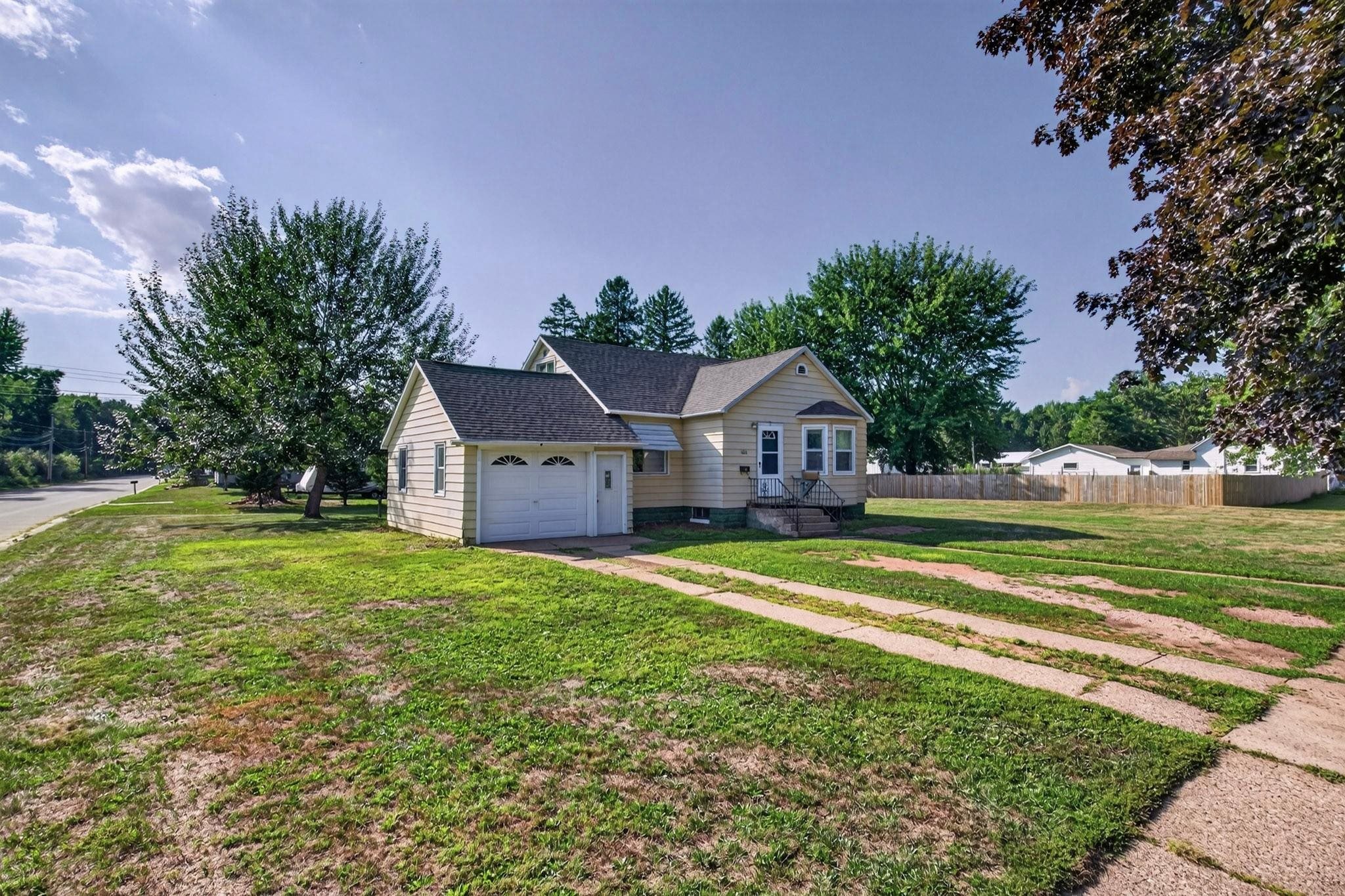 1011 11TH AVENUE NORTH, Wisconsin Rapids, Wisconsin 54495, 3 Bedrooms Bedrooms, ,1 BathroomBathrooms,Residential,For Sale,1011 11TH AVENUE NORTH,22604216